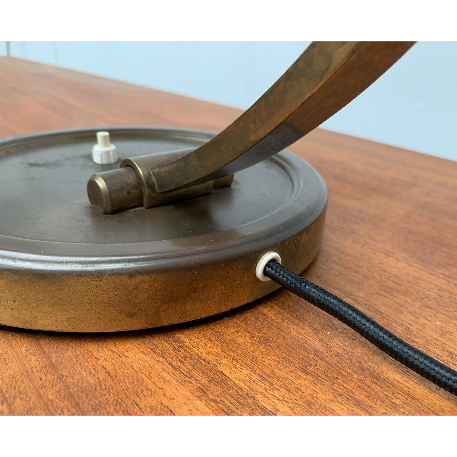 Lámpara de mesa alemana de latón de mediados de siglo de Gecos Cosack en venta 3