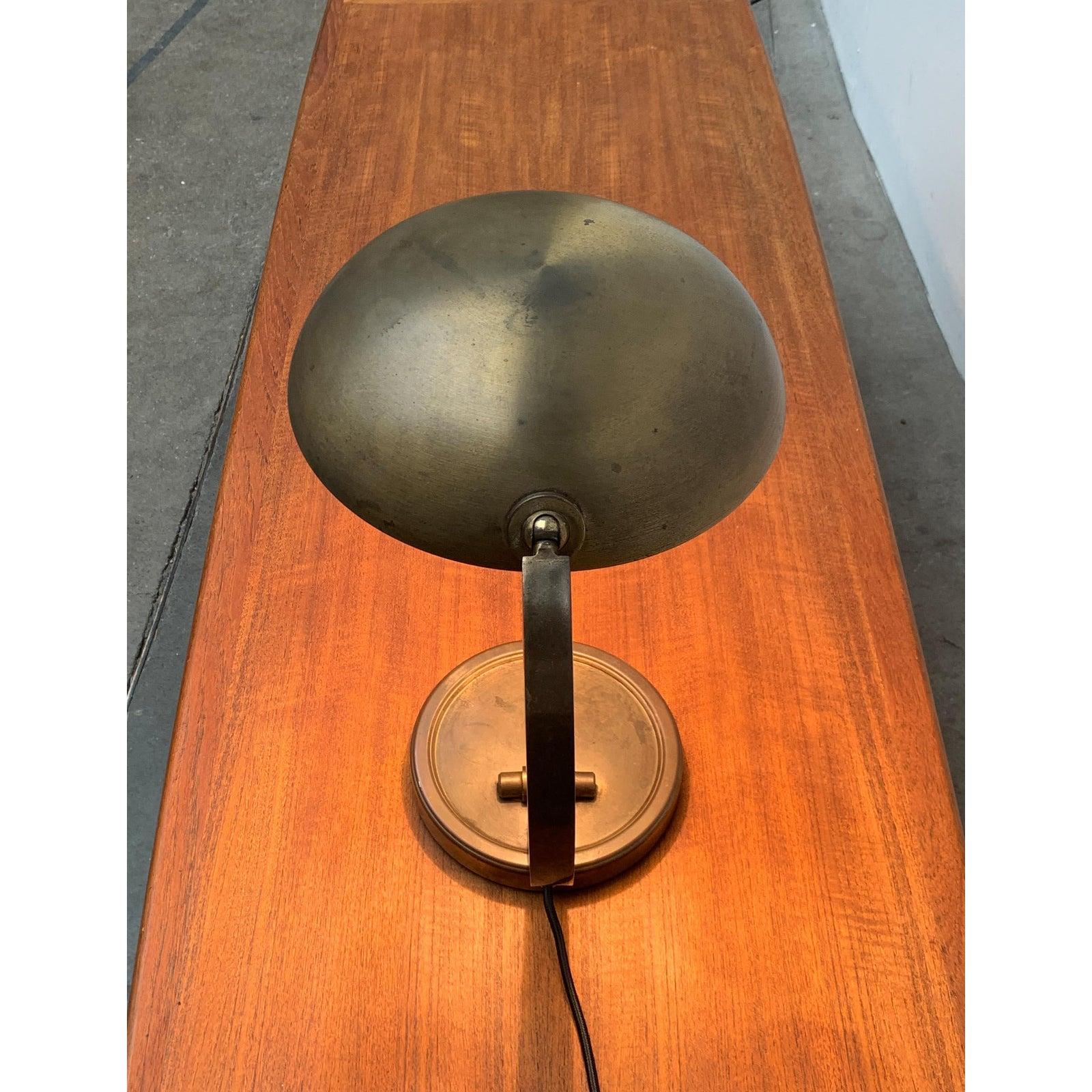 Lámpara de mesa alemana de latón de mediados de siglo de Gecos Cosack en venta 5
