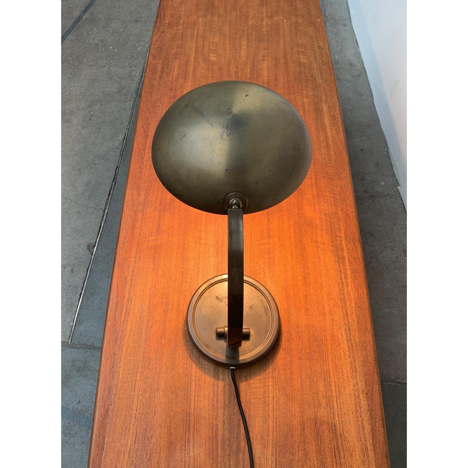 Lámpara de mesa alemana de latón de mediados de siglo de Gecos Cosack en Bueno estado para la venta en Hamburg, DE