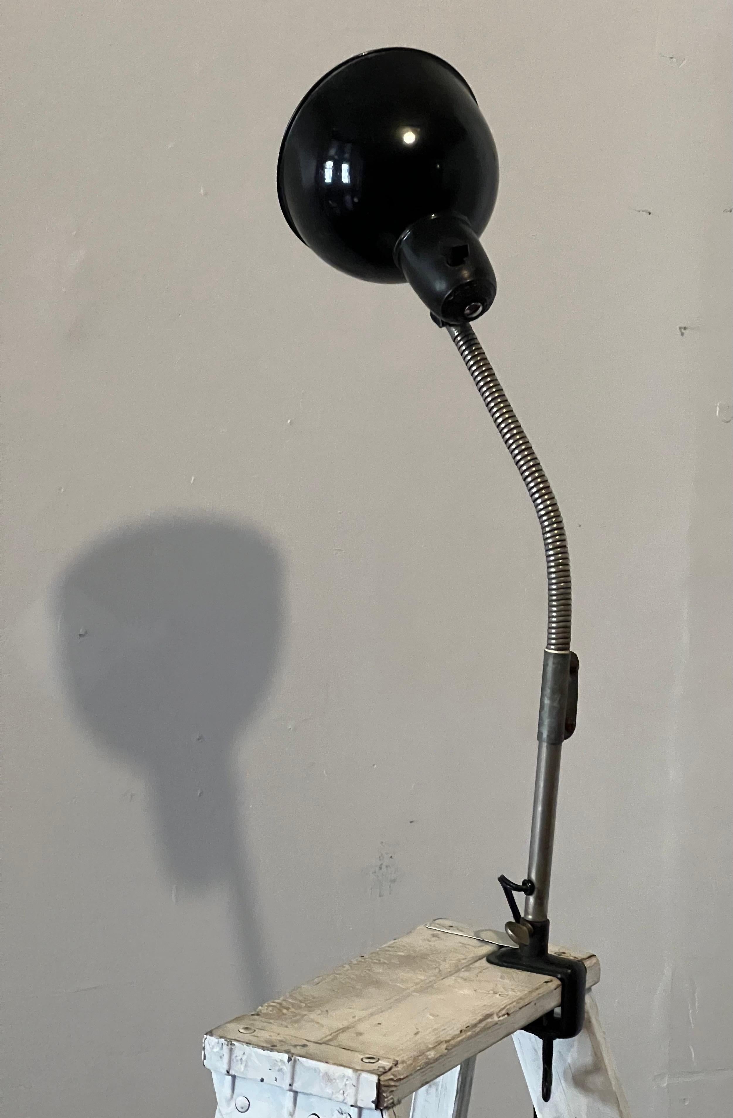 German Mid-Century Christian Dell Bauhaus Clamp Lamp #6470 circa 1930 For Sale 4