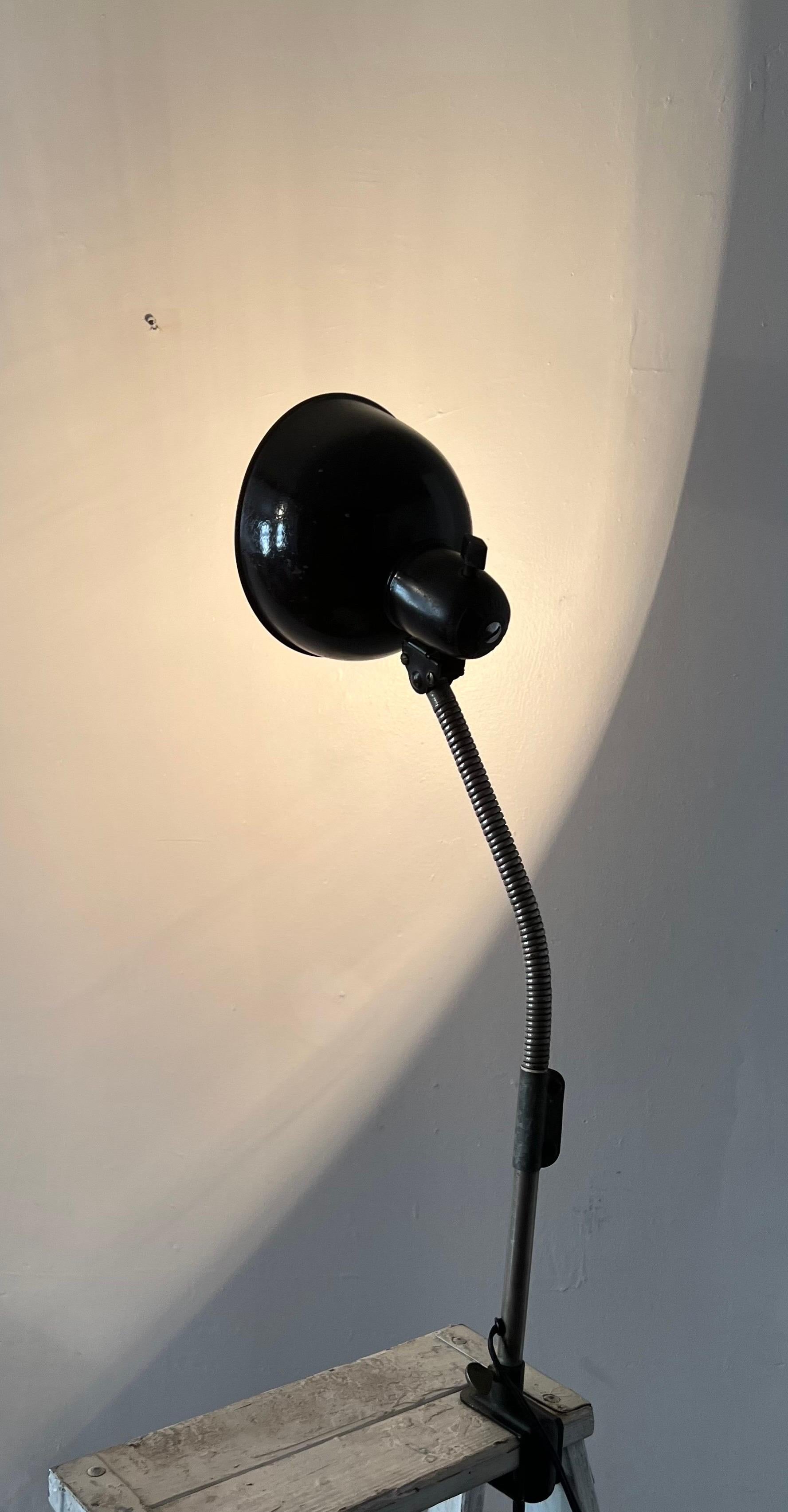 German Mid-Century Christian Dell Bauhaus Clamp Lamp #6470 circa 1930 For Sale 3