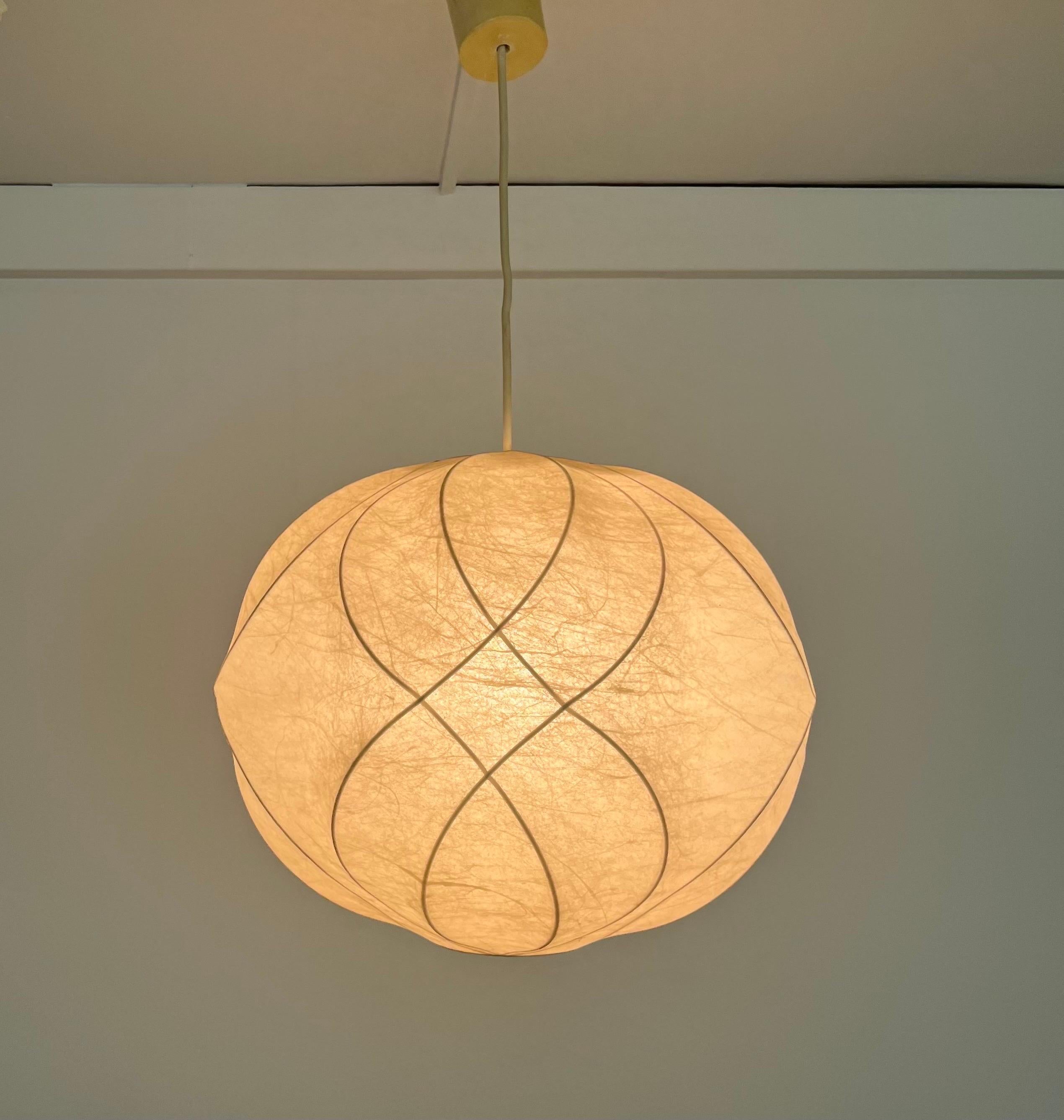 German Mid-Century Cocoon Chandelier by Friedel Wauer for Goldkant, 1960s In Good Condition For Sale In Badajoz, Badajoz