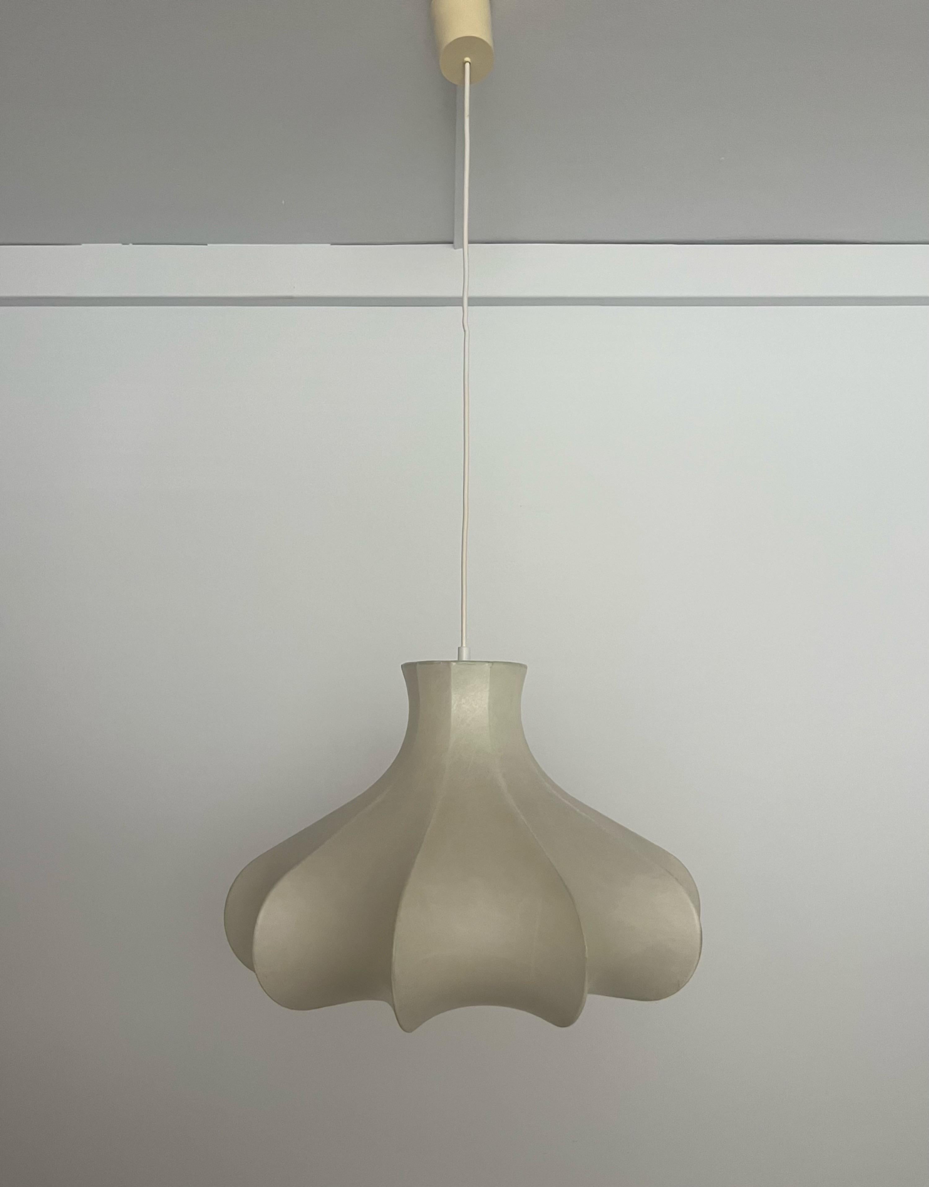 Deutscher Blumenkronleuchter „Cocoon“ aus der Mitte des Jahrhunderts von Goldkant Leuchten, 1960er Jahre im Zustand „Gut“ im Angebot in Badajoz, Badajoz