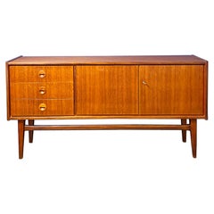 Enfilade en teck foncé allemand du milieu du siècle avec portes à charnières par Bartels, années 1960