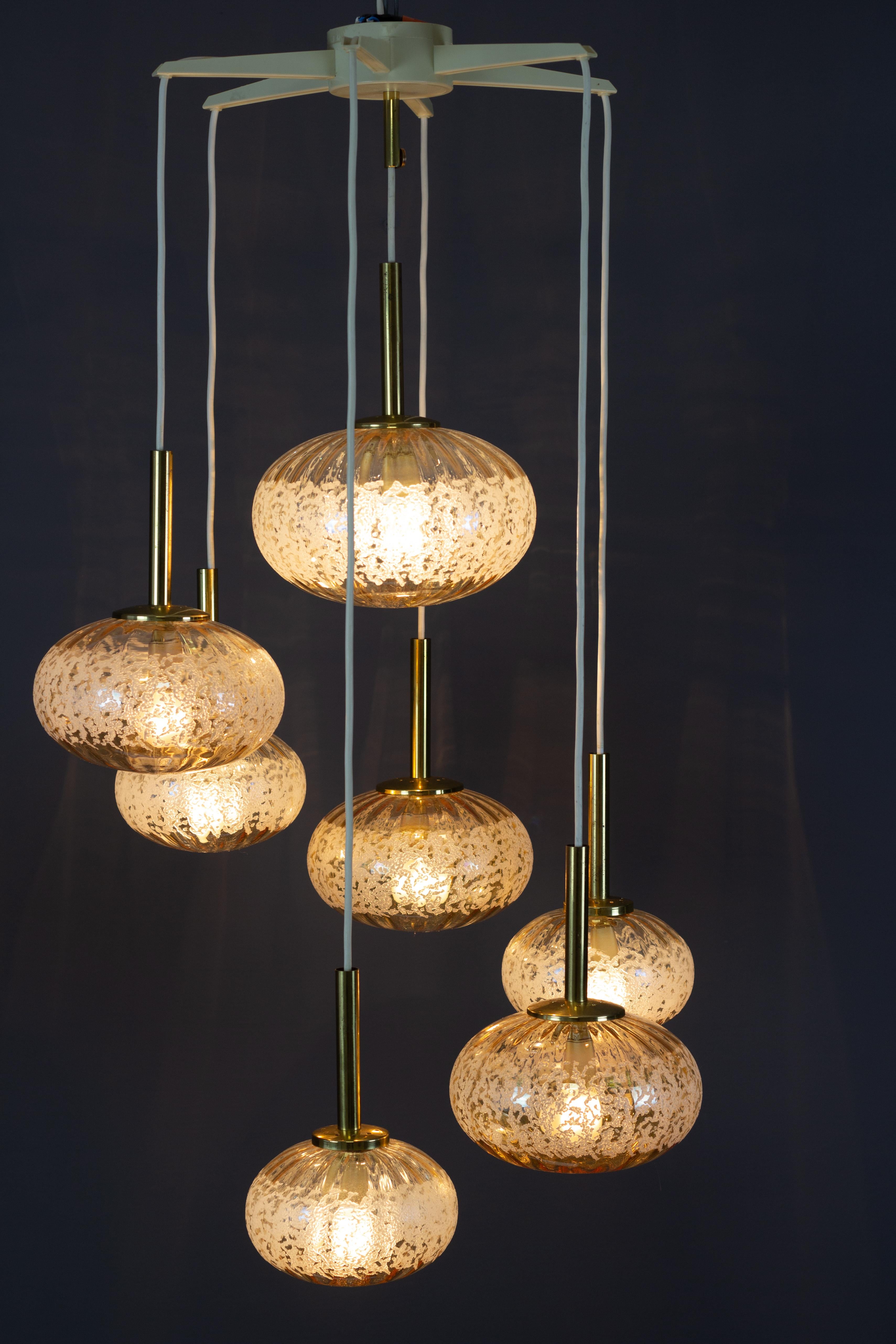 German Mid-Century Glass Globes Cascading Seven-Light Pendant Chandelier In Good Condition In Barntrup, DE
