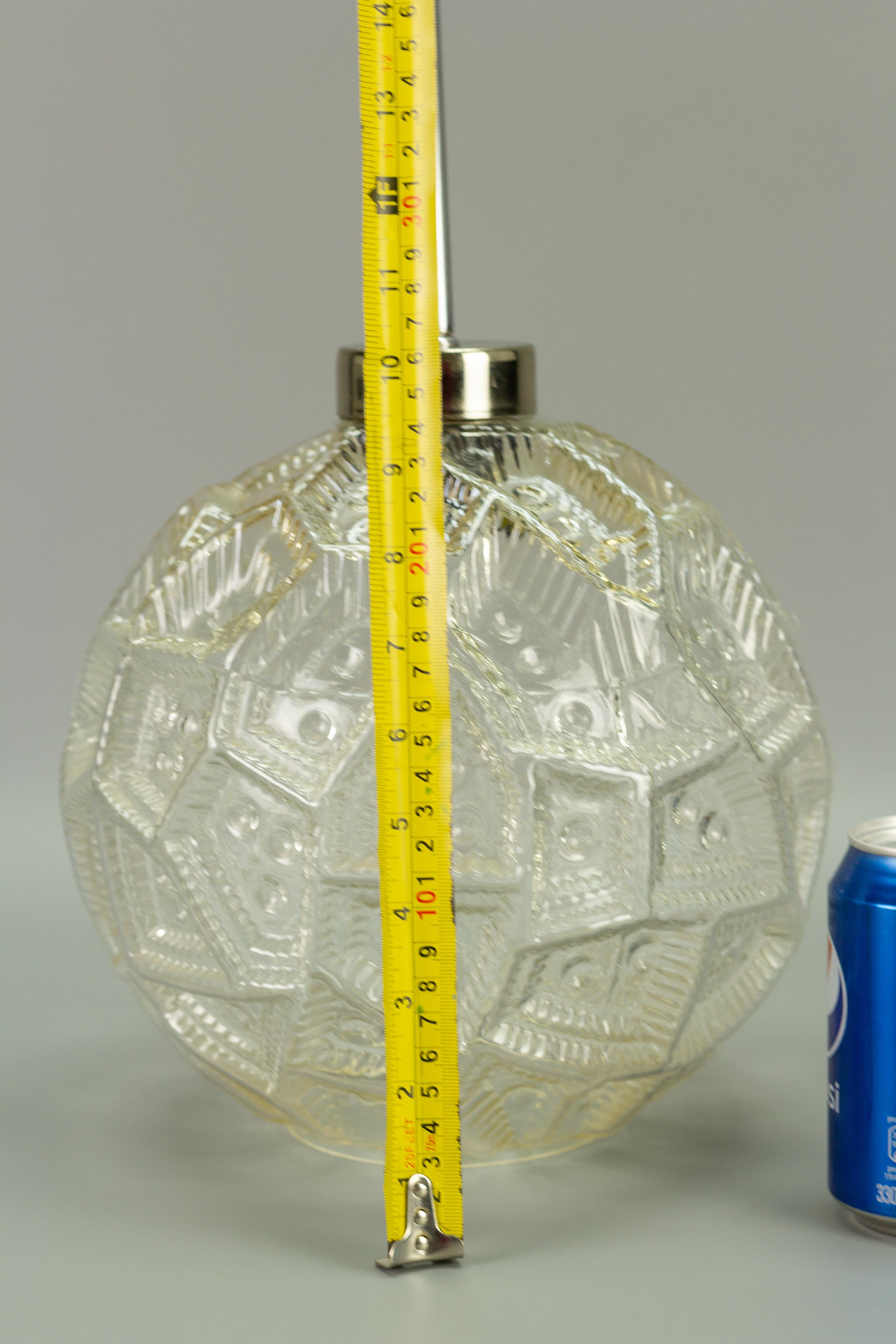 Lampe à suspension allemande moderne du milieu du siècle dernier, en verre transparent et chrome en vente 12