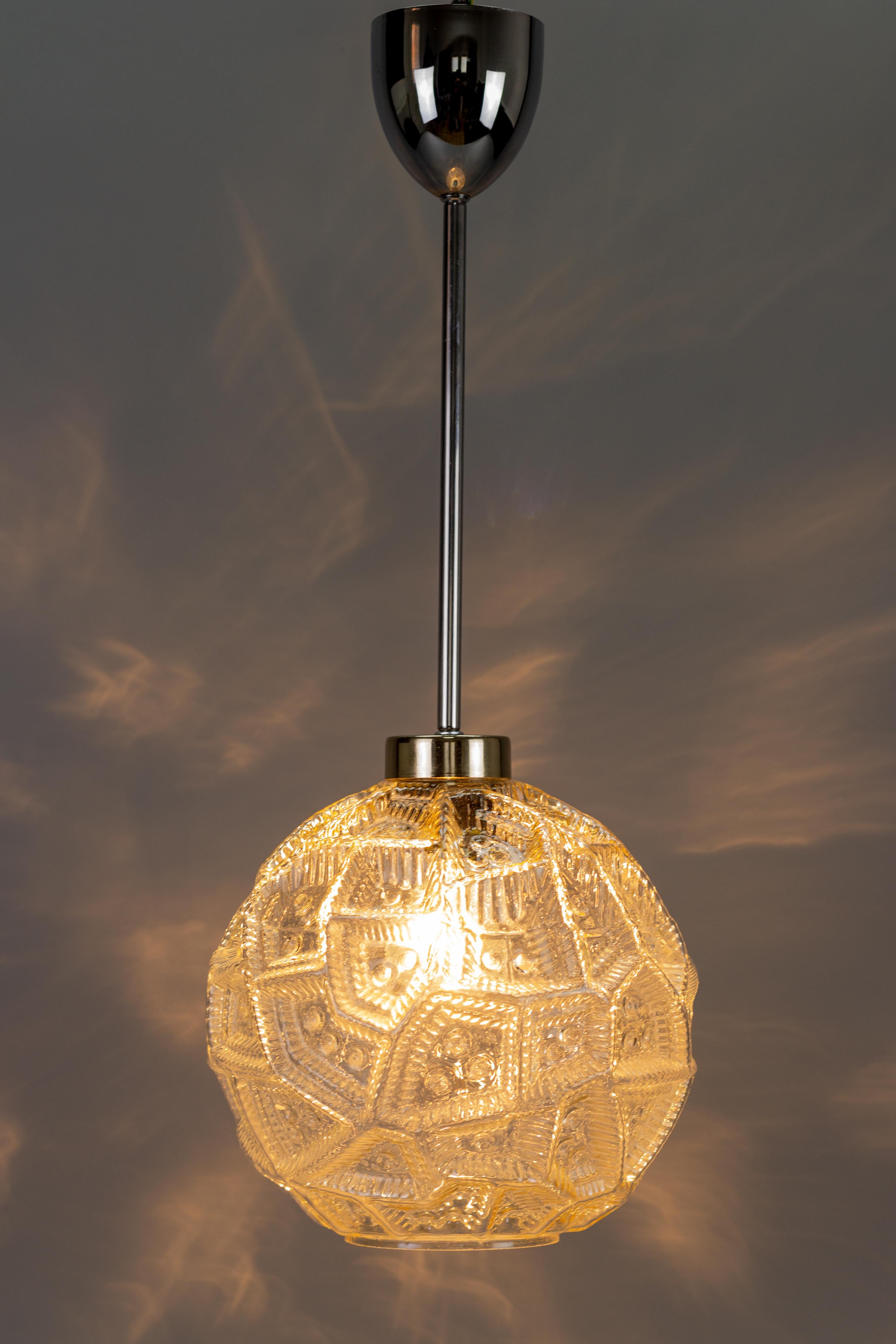 Mid-Century Modern Lampe à suspension allemande moderne du milieu du siècle dernier, en verre transparent et chrome en vente