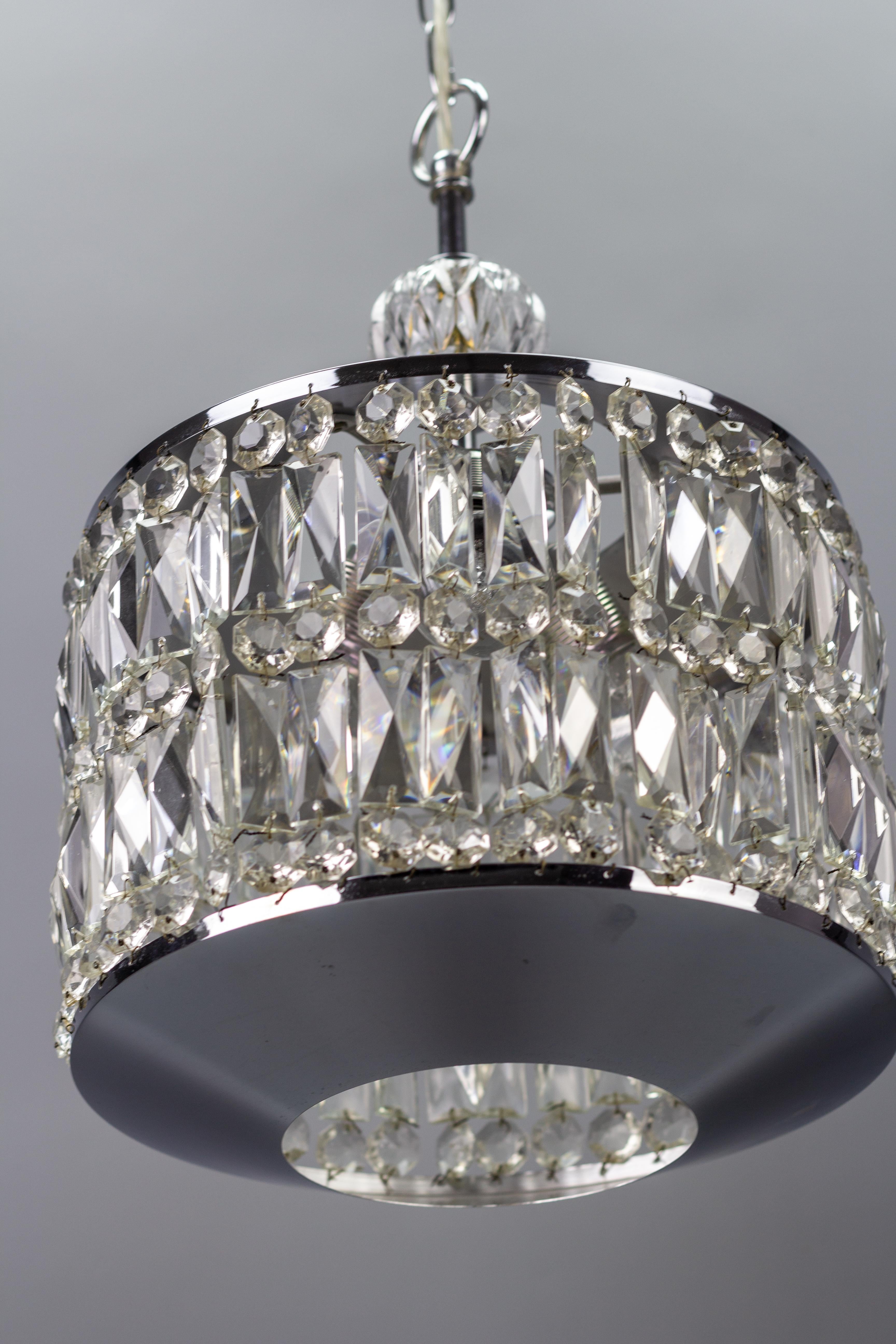 Allemand Lustre ou lampe à suspension allemand en cristal et chrome, de style moderne du milieu du siècle dernier en vente