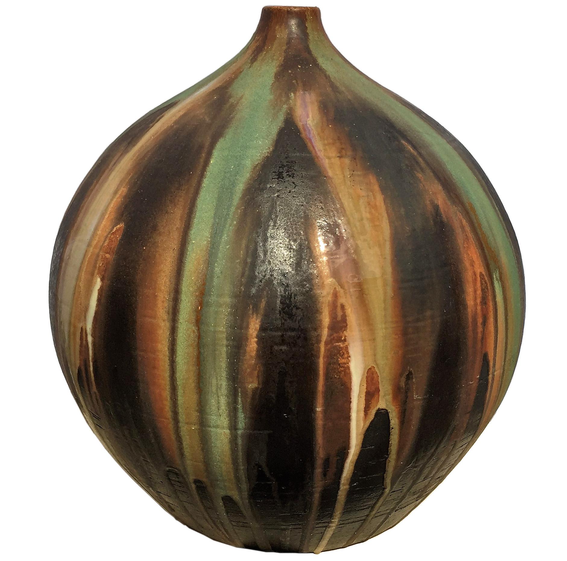 Un supporto per lampada in ceramica smaltata dell'artista Lilo Grinzoff- Assenmacher, Germania, anni Sessanta. 
I colori variano dal nero, beige, marrone e verde.

Lilo Grinzoff- Assenmacher (1921-2016) è stata una scultrice e artista della