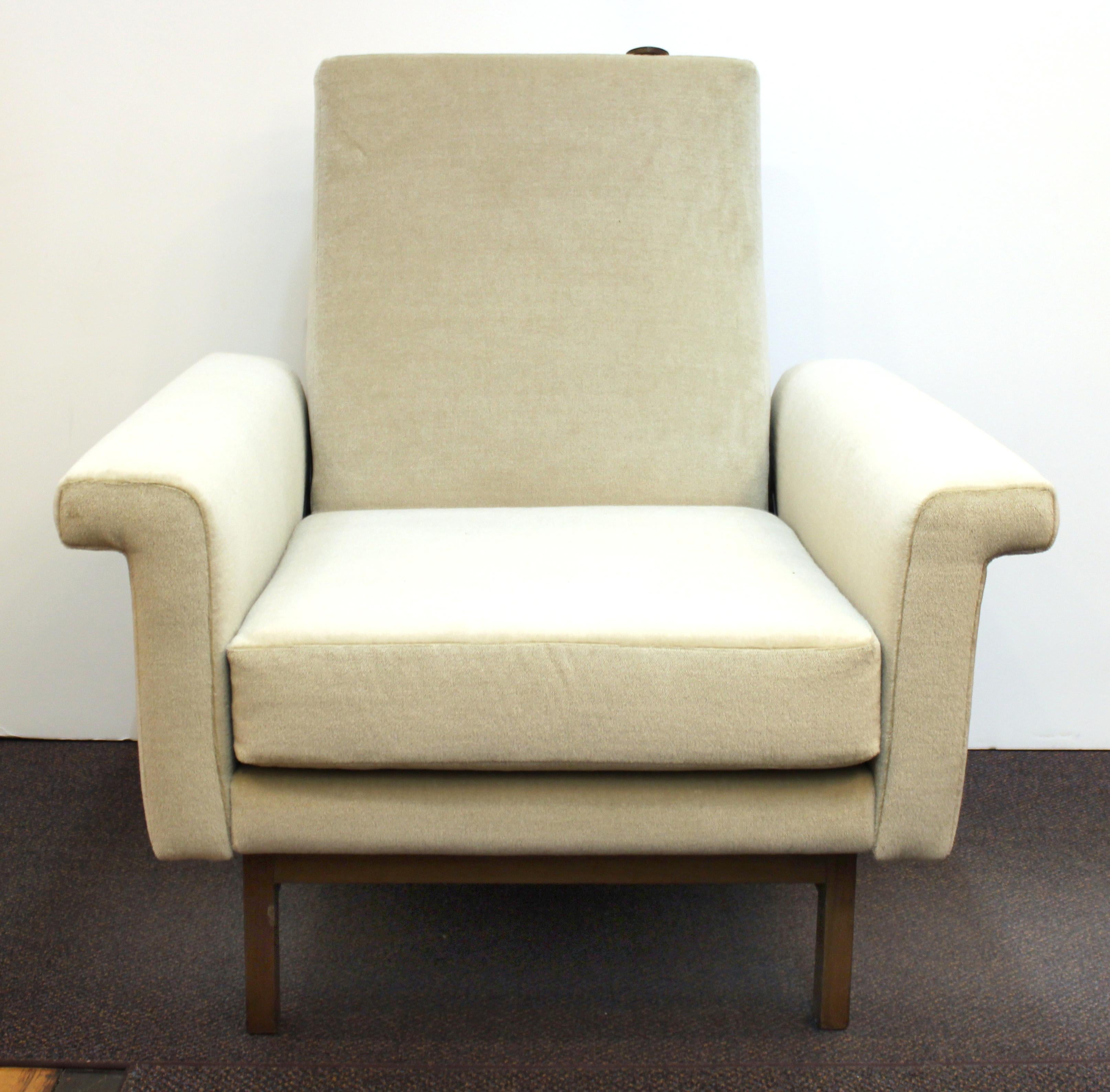 German Mid-Century Modern Lounge Armchair with Ottoman In Good Condition In New York, NY