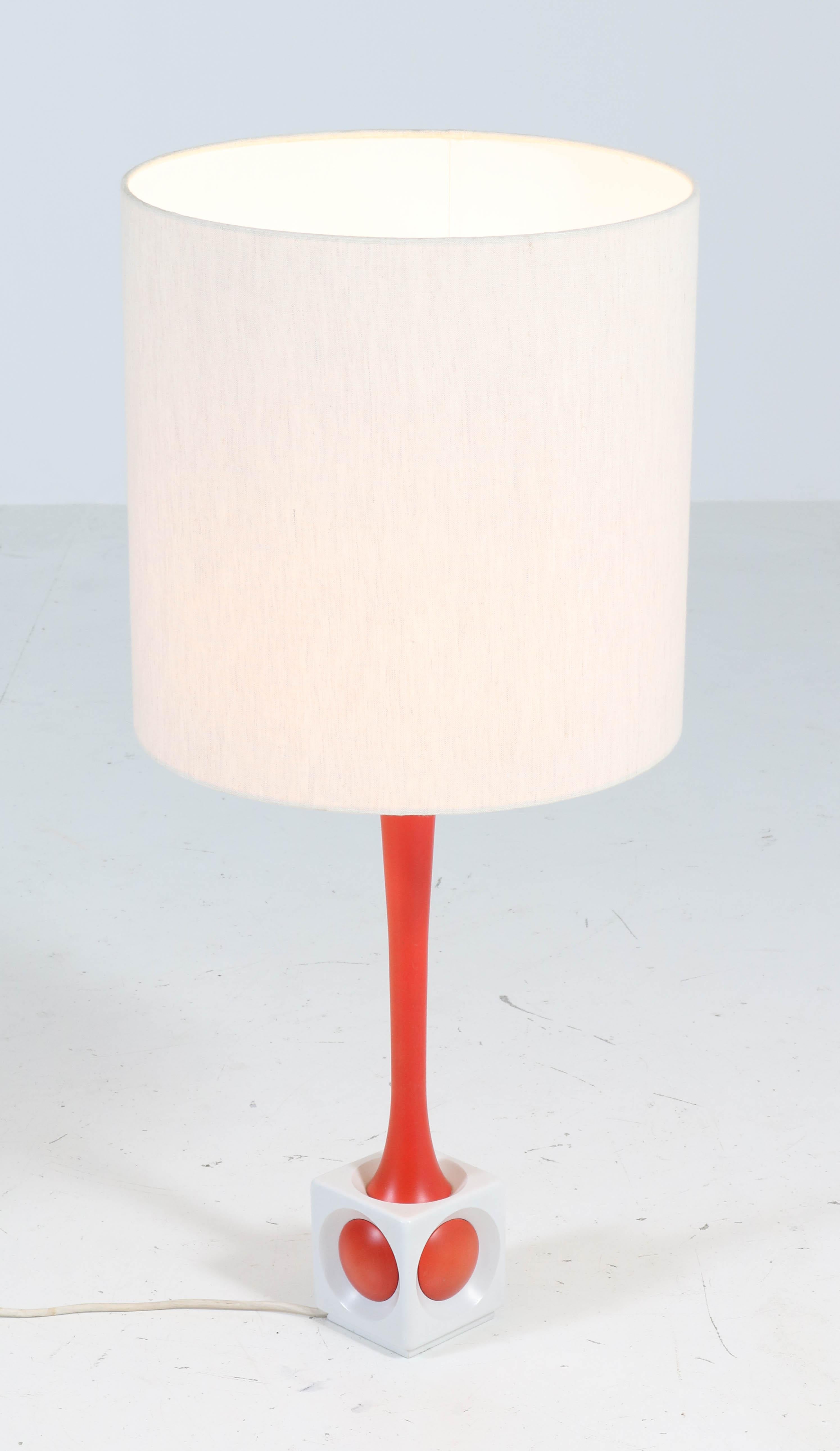Wonderful Mid-Century Modern table lamp.
Design by Temde Leuchten.
Type: 53
Striking German design from the 1960s.
White and red lacquered wooden base with original cream fabric shade.
Marked with original manufacturers label.
In very good