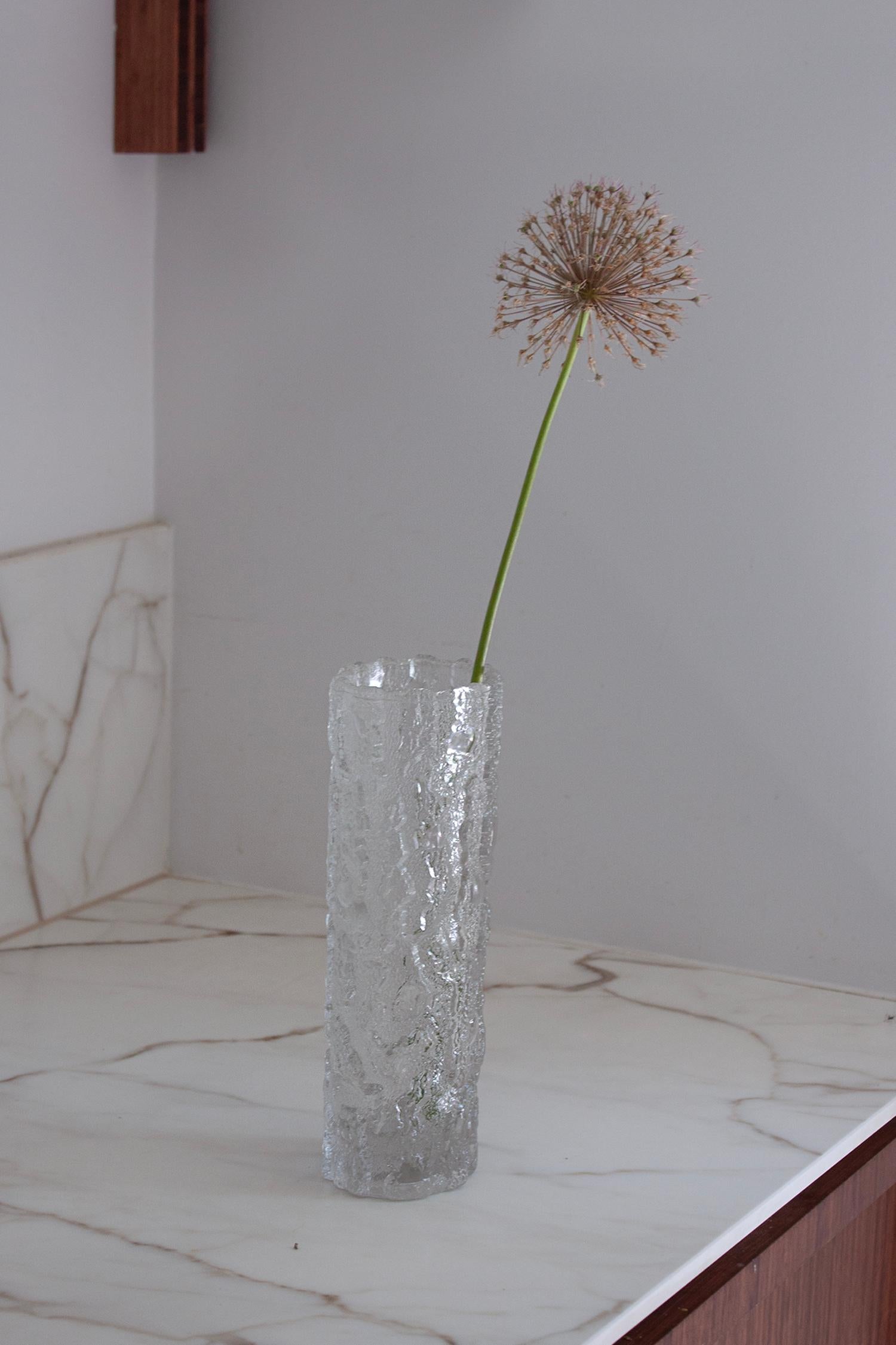 Verre taillé Vase en verre à glace allemand moderne du milieu du siècle en vente