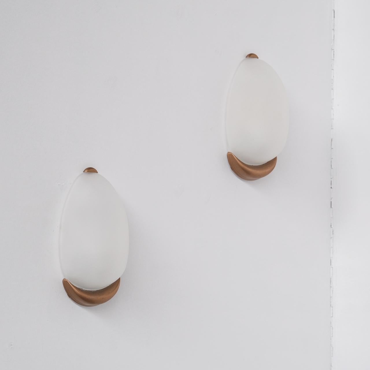 German Midcentury Pair of Glass Wall Lights For Sale 1