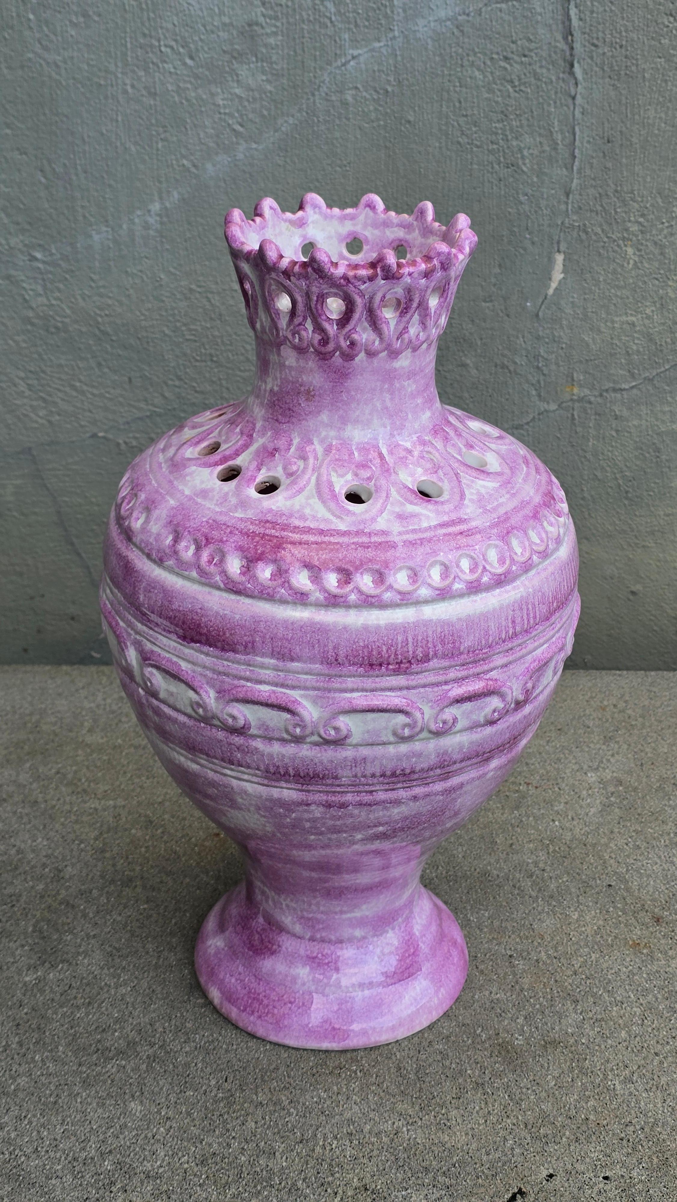 Hollywood Regency German Mid-Century Pierced Art Pottery Vase in Violet Glaze, circa 1950s en vente