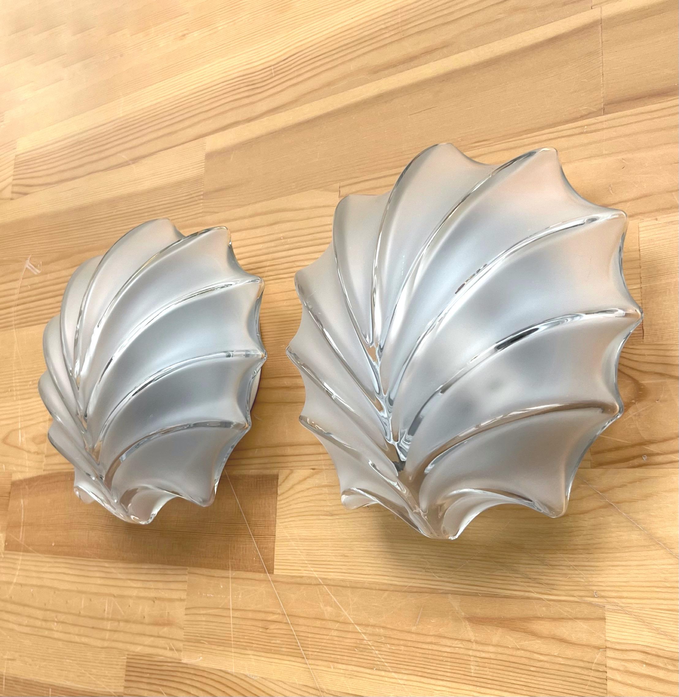 Tedesco Coppia di applique tedesche di metà secolo in vetro trasparente a conchiglia di Hillebrand, anni '70 in vendita