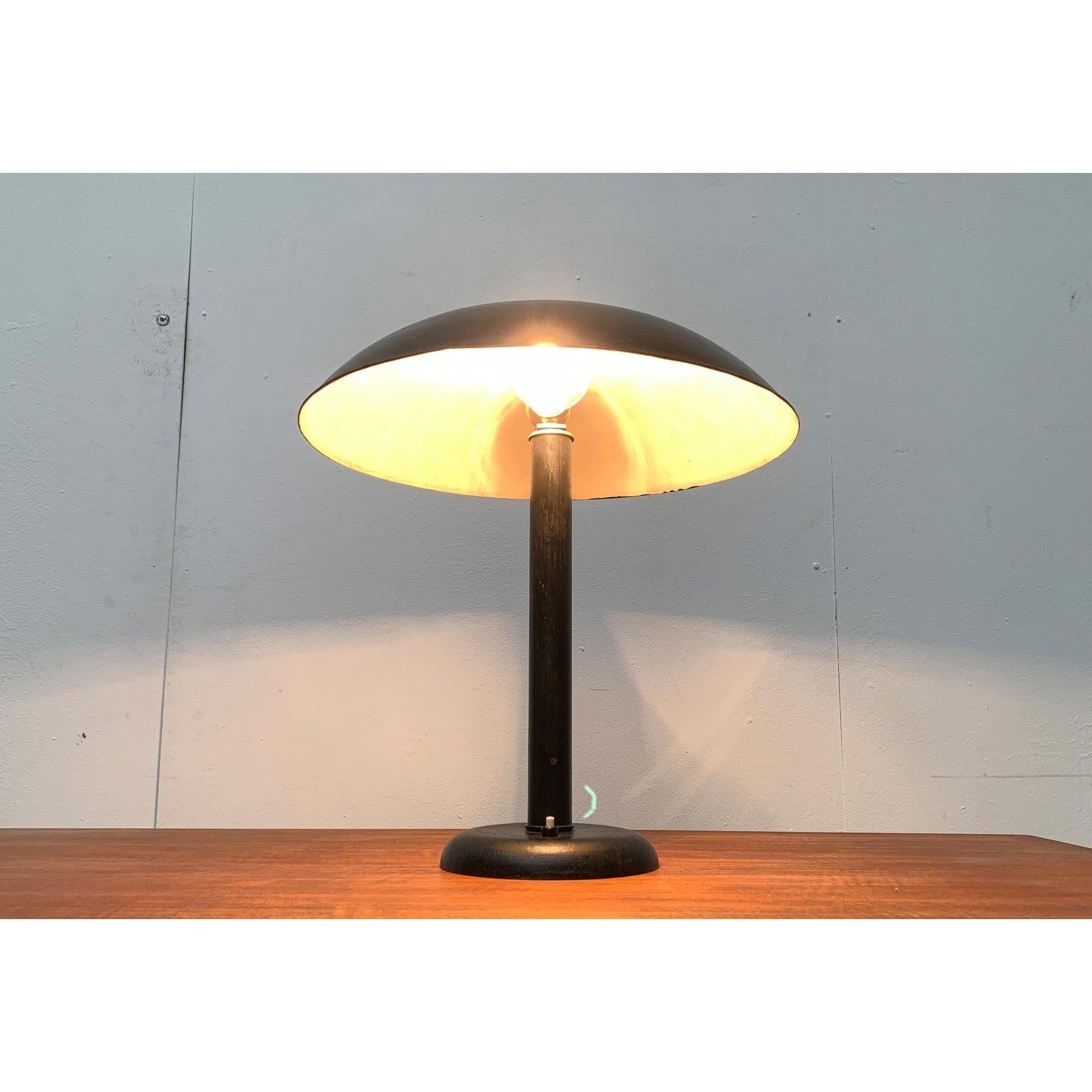 Métal Lampe de table allemande du milieu du siècle, années 1940 en vente