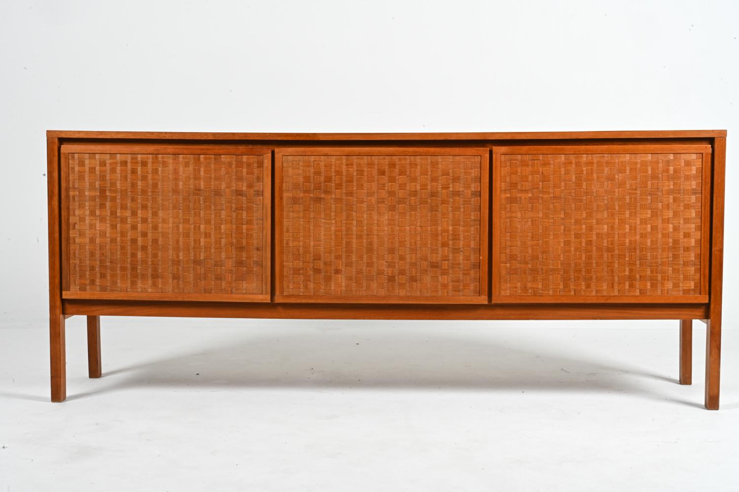 German Mid-Century Teak Woven-Front Sideboard by Leo Bub, c. 1960 In Good Condition For Sale In Norwalk, CT