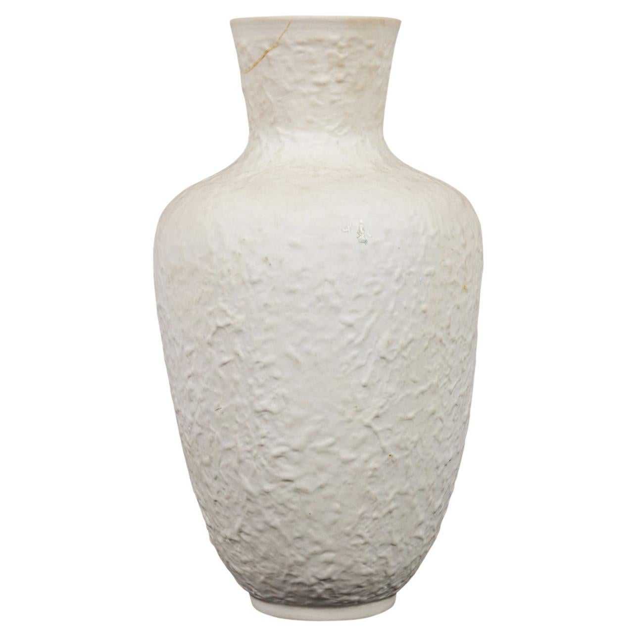 Vaso per bouquet in porcellana bianca strutturata della Germania di metà secolo
