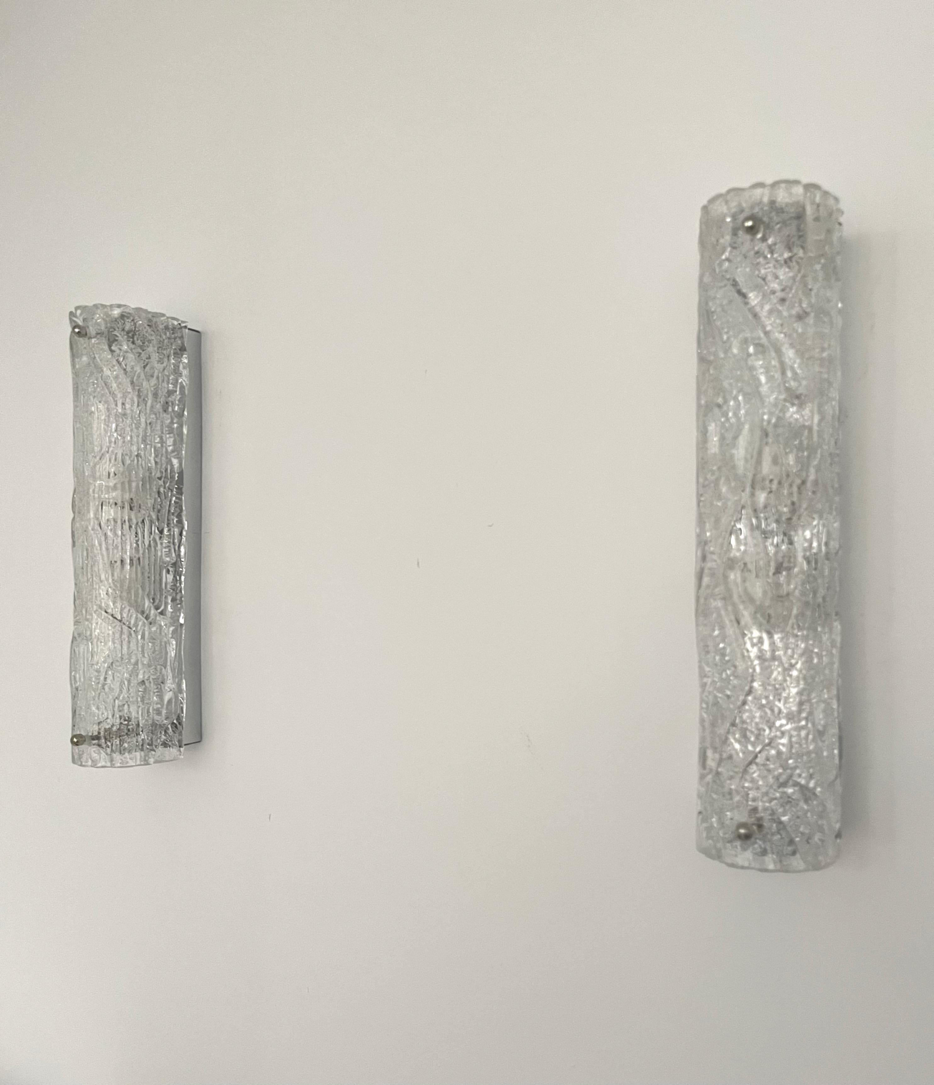 Deutsche Wandleuchter aus Murano-Eisglas aus der Mitte des Jahrhunderts von Hillebrand, 1970er Jahre, Paar (Ende des 20. Jahrhunderts) im Angebot
