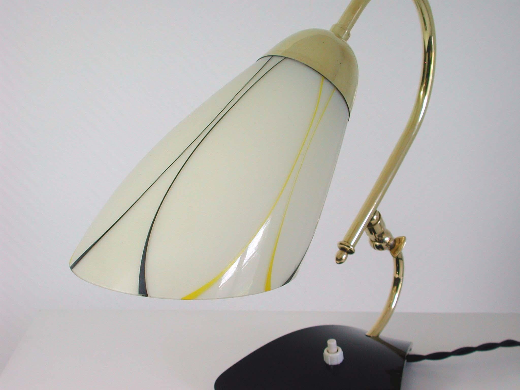Deutsche verstellbare Mid-Century-Tischlampe in Gelb, Schwarz und Weiß, 1950er Jahre im Zustand „Gut“ im Angebot in NUEMBRECHT, NRW