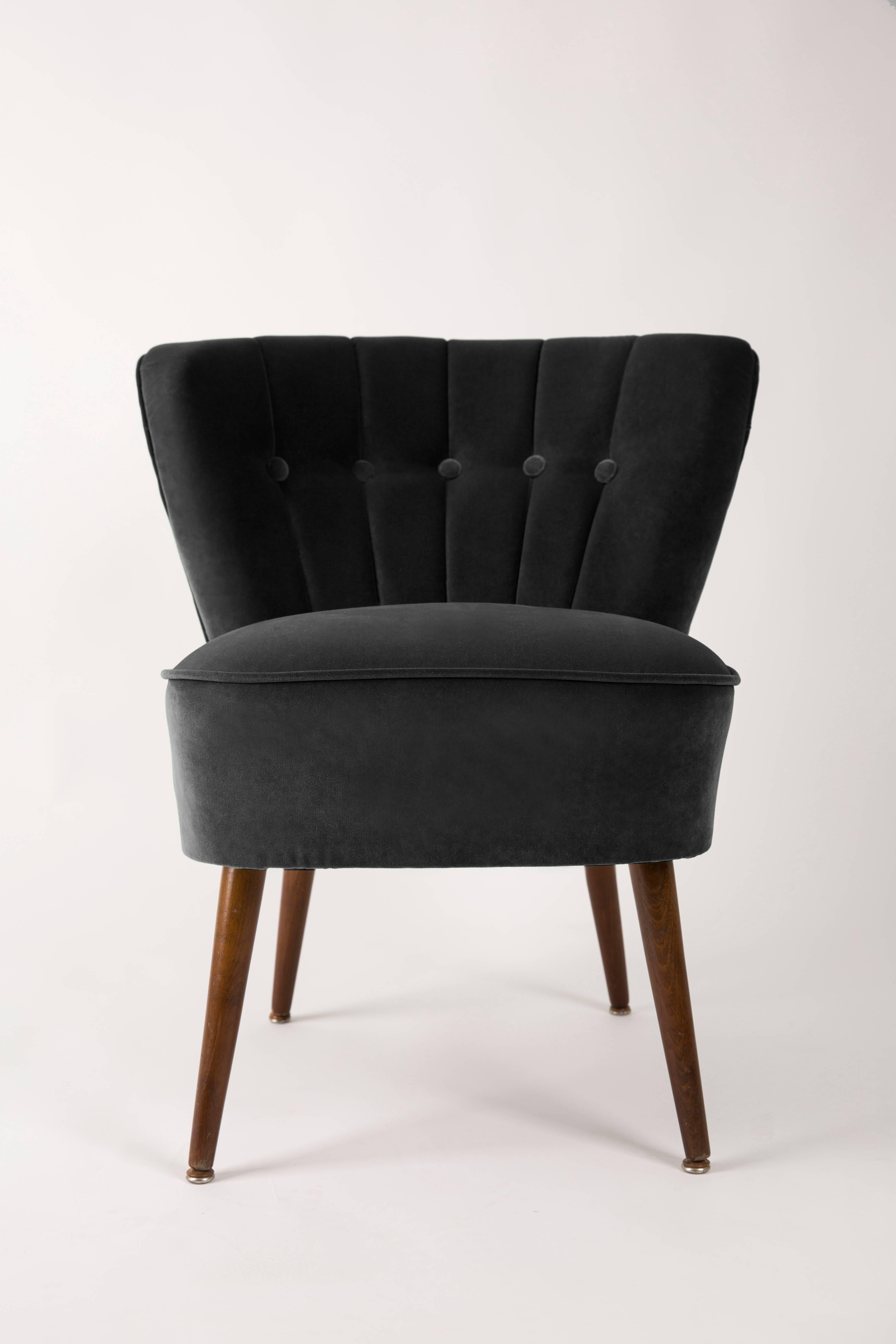Springy, very comfortable and stabile polish club seat. Produced in the 1960s at the Karl Lindner factory in Germany. The whole armchair is covered with high-quality velour. The armchair is after a complete upholstery and carpentry renovation.