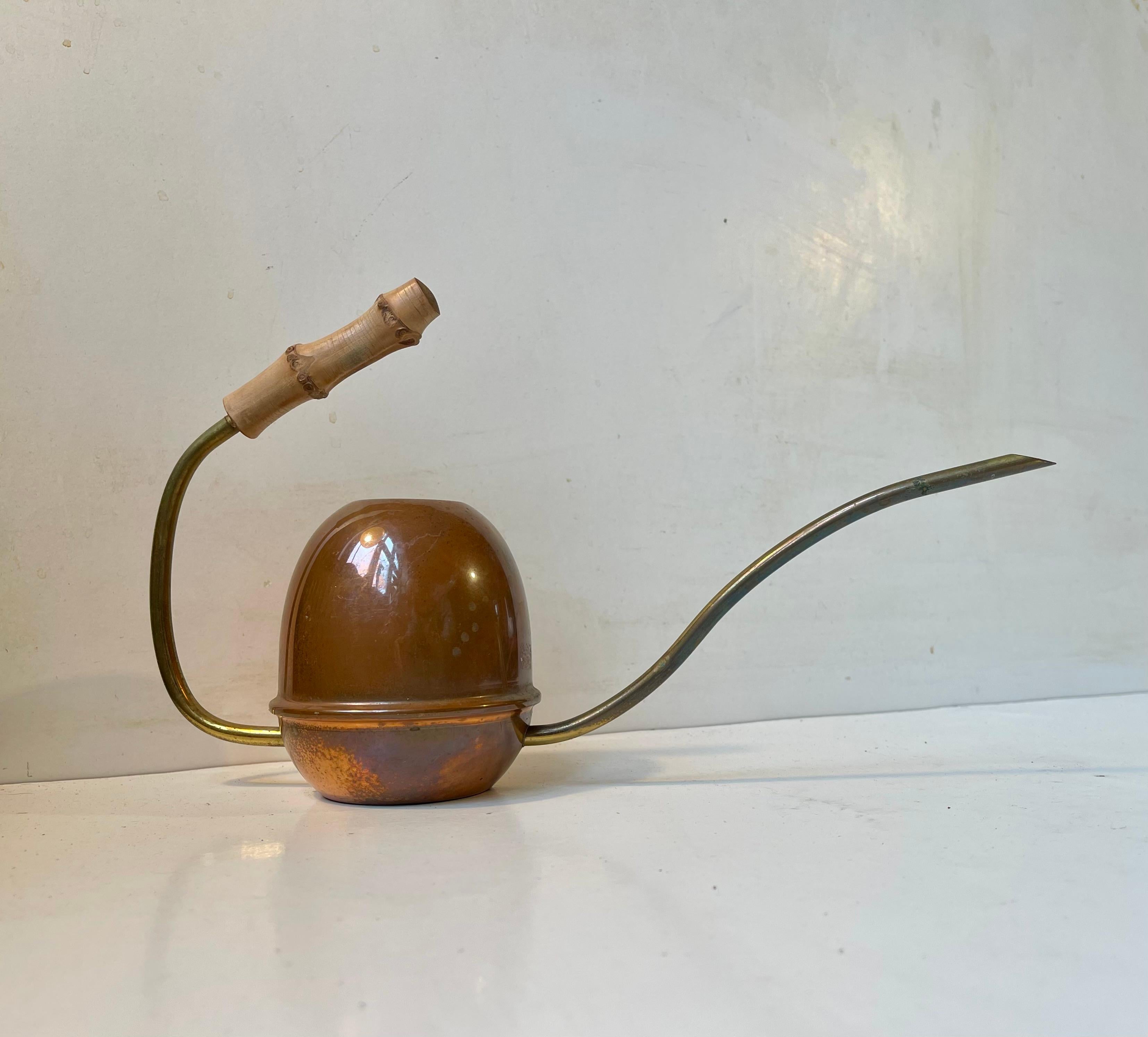 Mid-Century moderno Can in ottone, rame e bambù del Medioevo tedesco, anni '60 in vendita