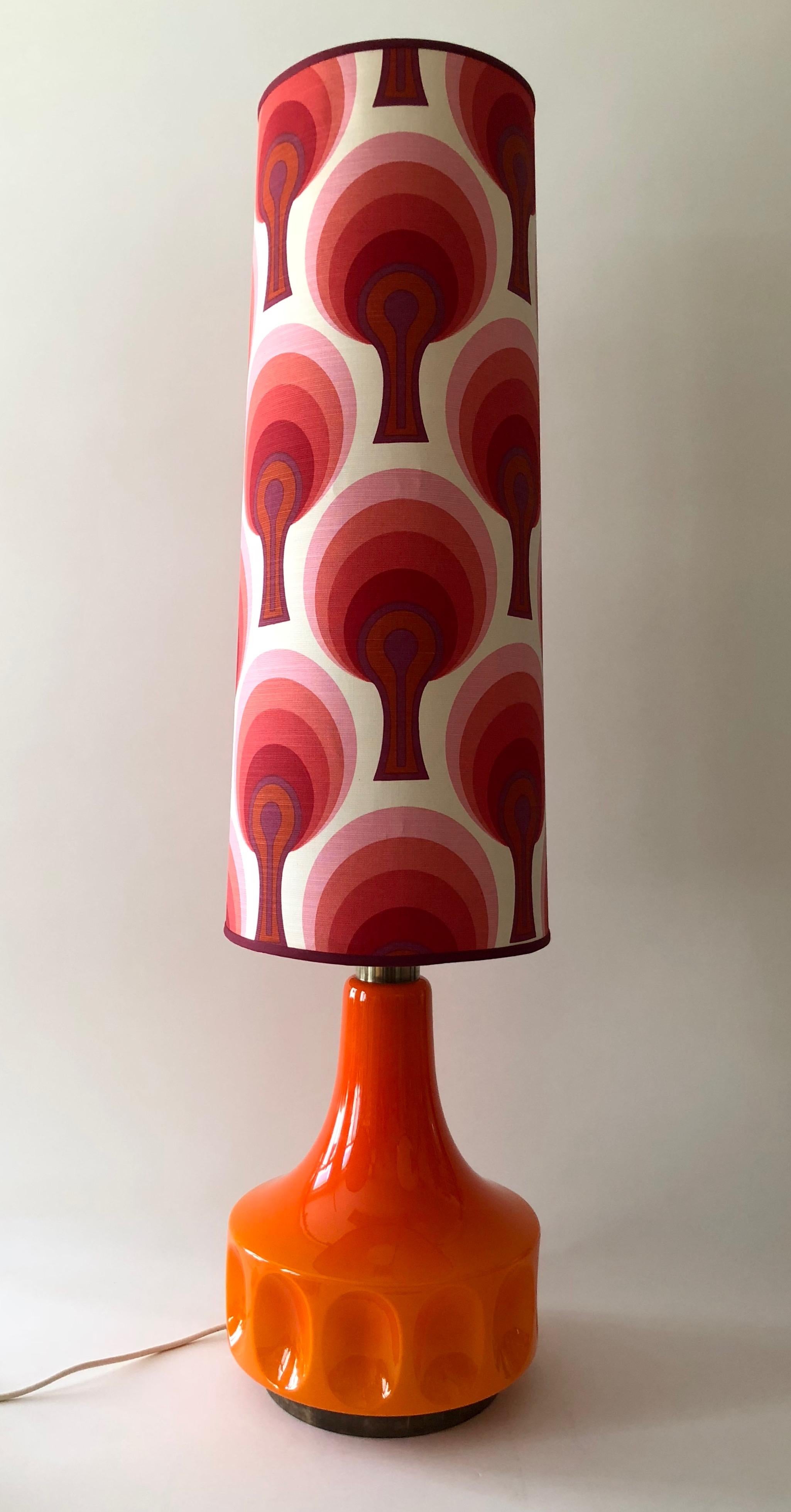 An extra large midcentury floor or table lamp with a fabulous scalloped orange glass base. The original shade is equally interesting with a Classic pattern and in wonderful condition. By using the foot switch, you can illuminate just the base or