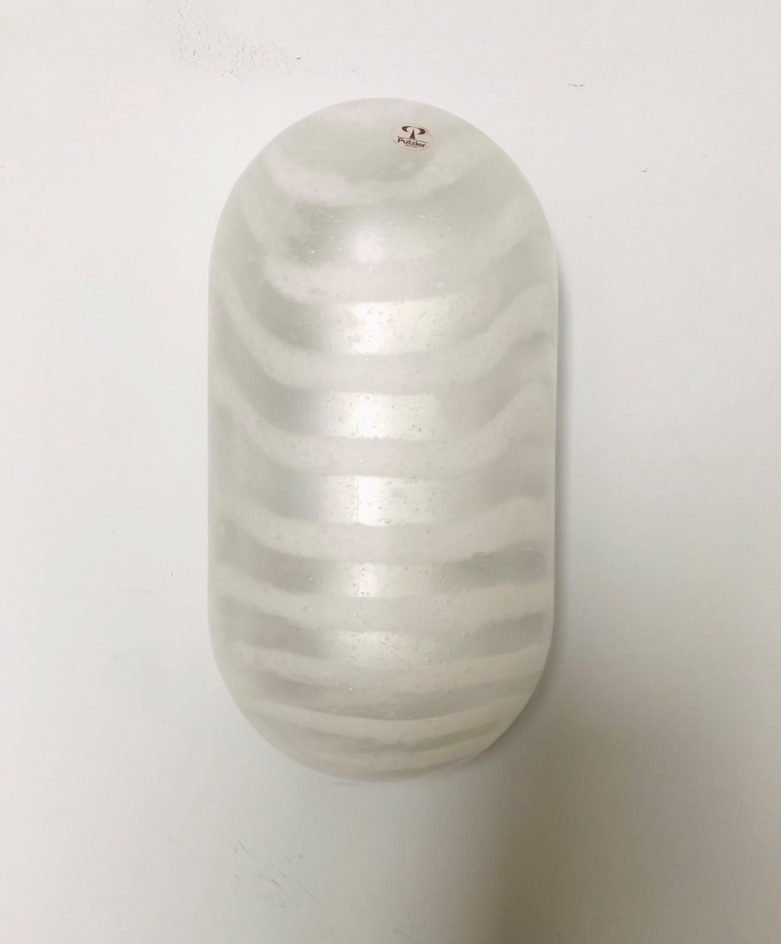 Fine XX secolo Coppia di applique in vetro del Medioevo tedesco di Peill & Putzler, anni '70 in vendita