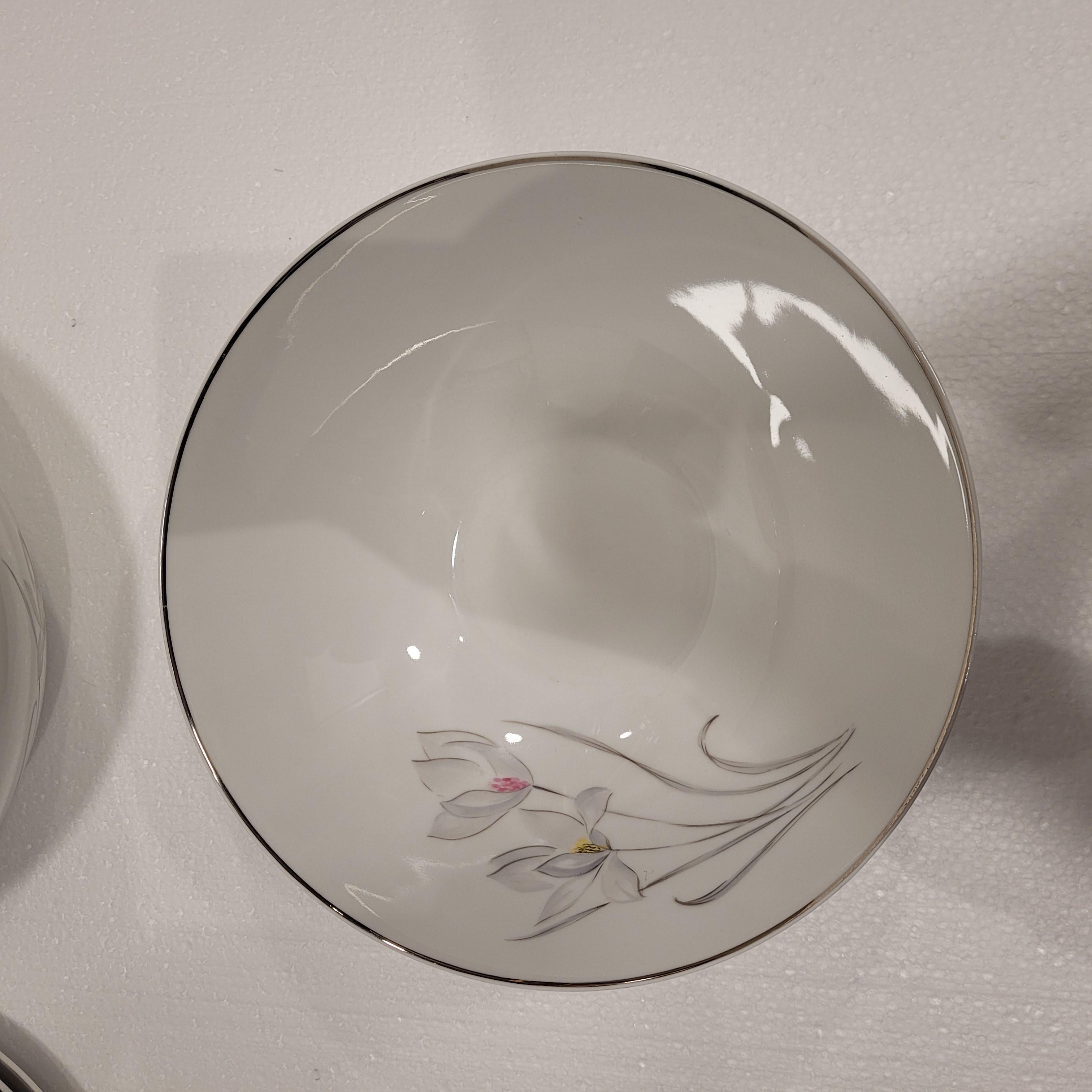 Vajilla de porcelana alemana de mediados de siglo, Flores, Eschenbach, 55 piezas en venta 2