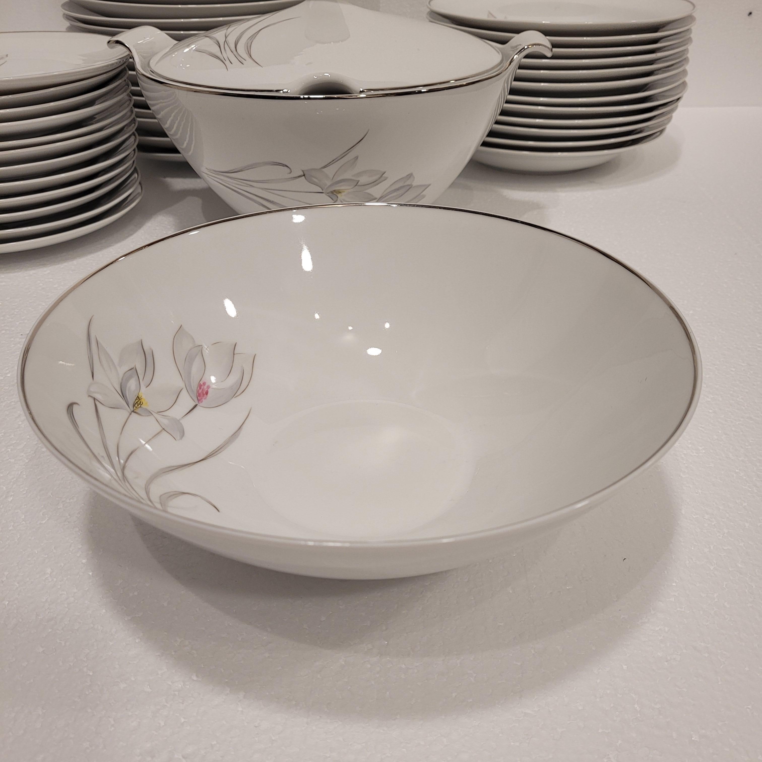 Vajilla de porcelana alemana de mediados de siglo, Flores, Eschenbach, 55 piezas en venta 3