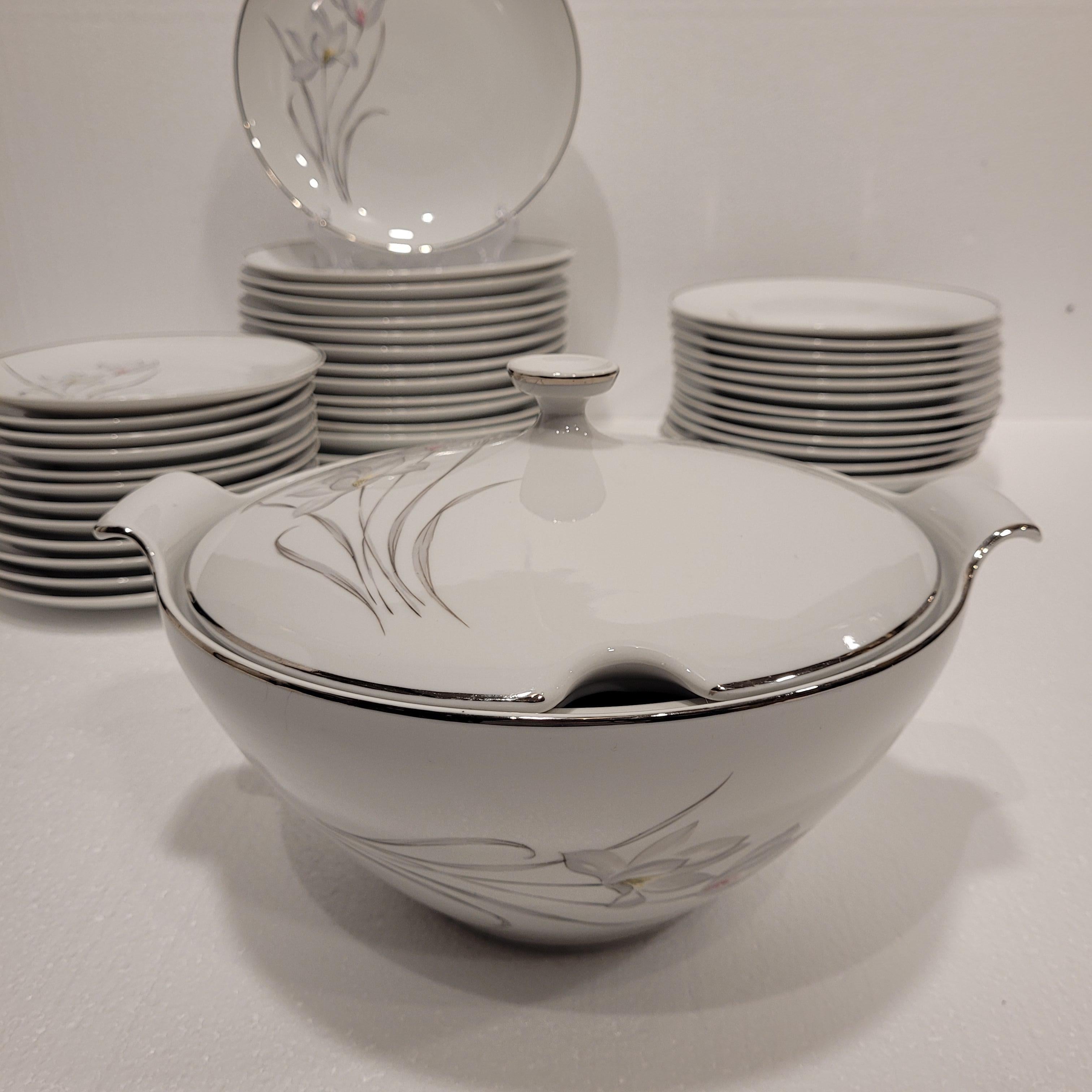 Vajilla de porcelana alemana de mediados de siglo, Flores, Eschenbach, 55 piezas en venta 4