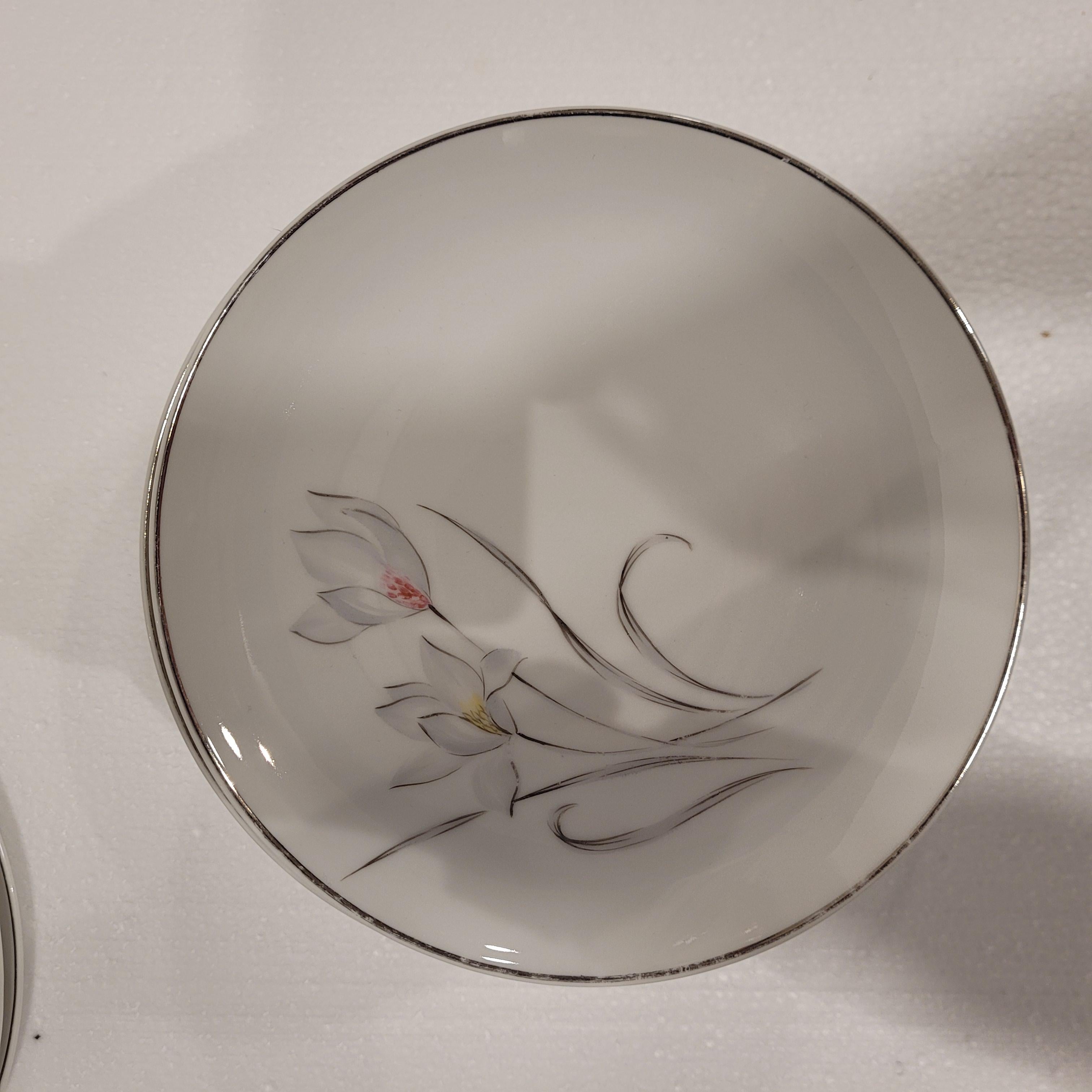 Vajilla de porcelana alemana de mediados de siglo, Flores, Eschenbach, 55 piezas en venta 8