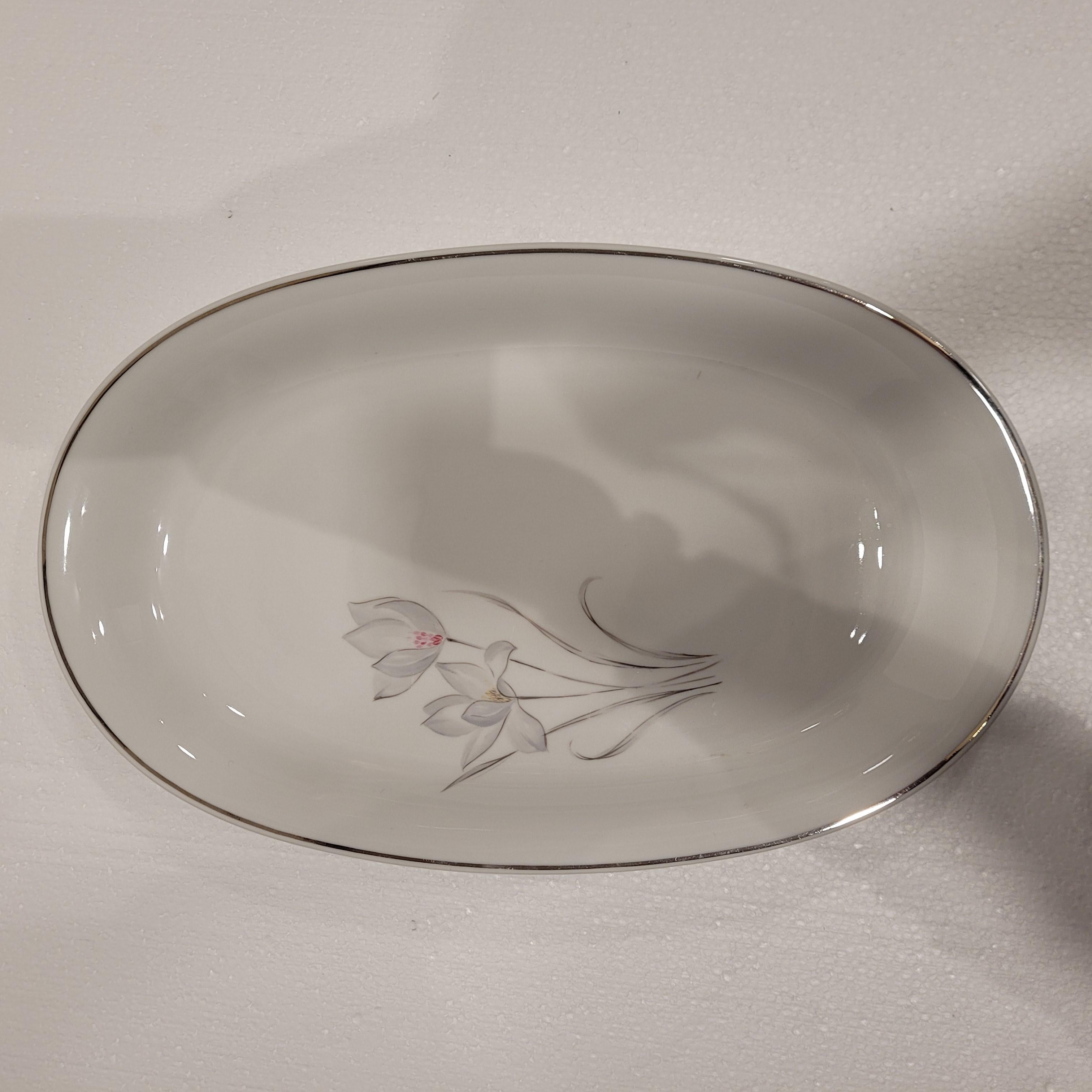 Vajilla de porcelana alemana de mediados de siglo, Flores, Eschenbach, 55 piezas en venta 9