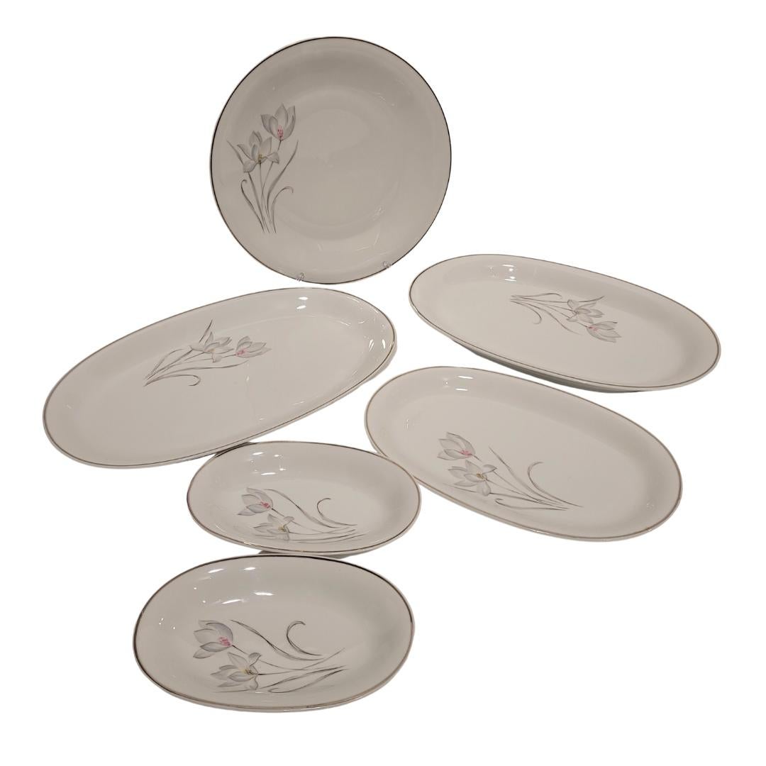 Vajilla de porcelana alemana de mediados de siglo, Flores, Eschenbach, 55 piezas Alemán en venta