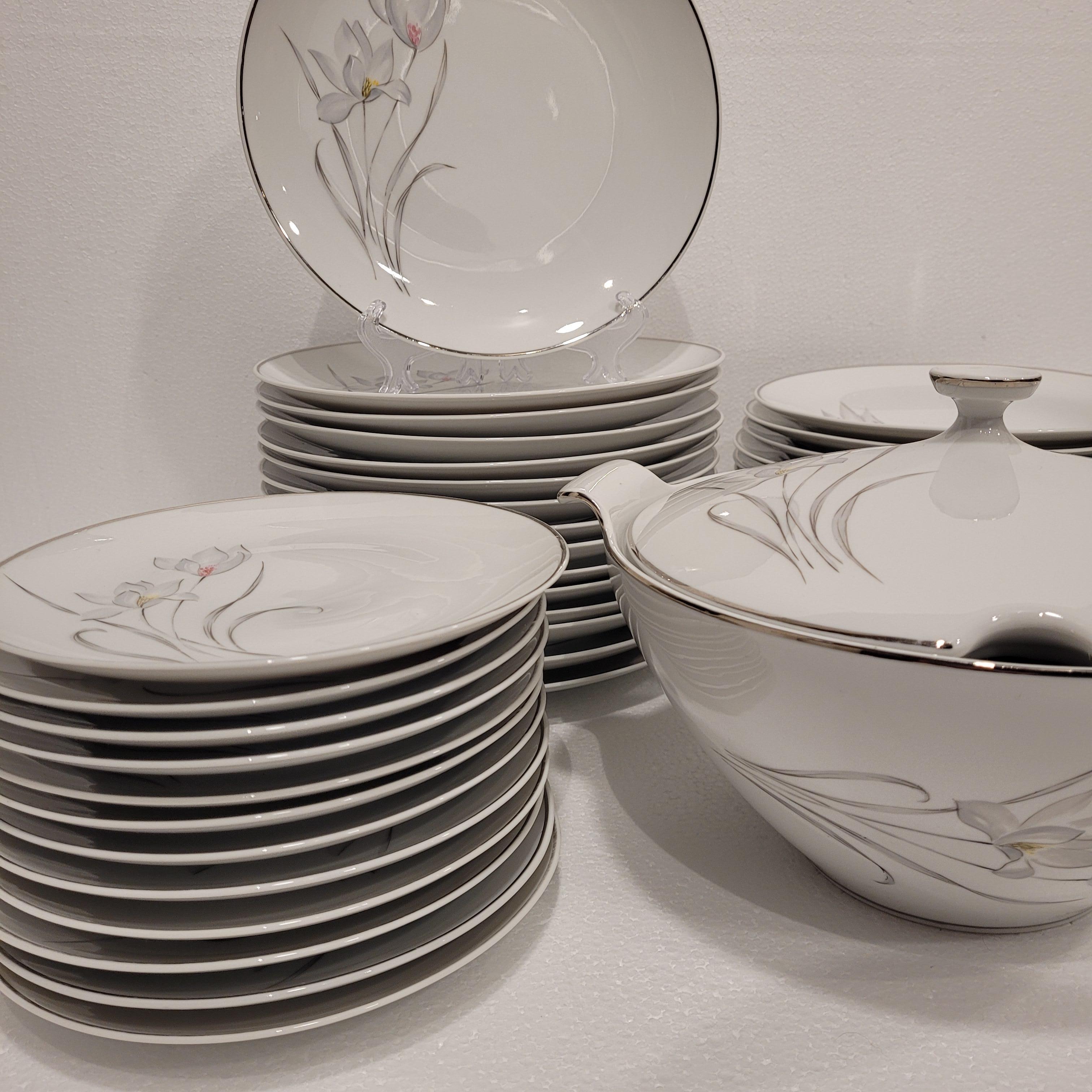 Vajilla de porcelana alemana de mediados de siglo, Flores, Eschenbach, 55 piezas en venta 1