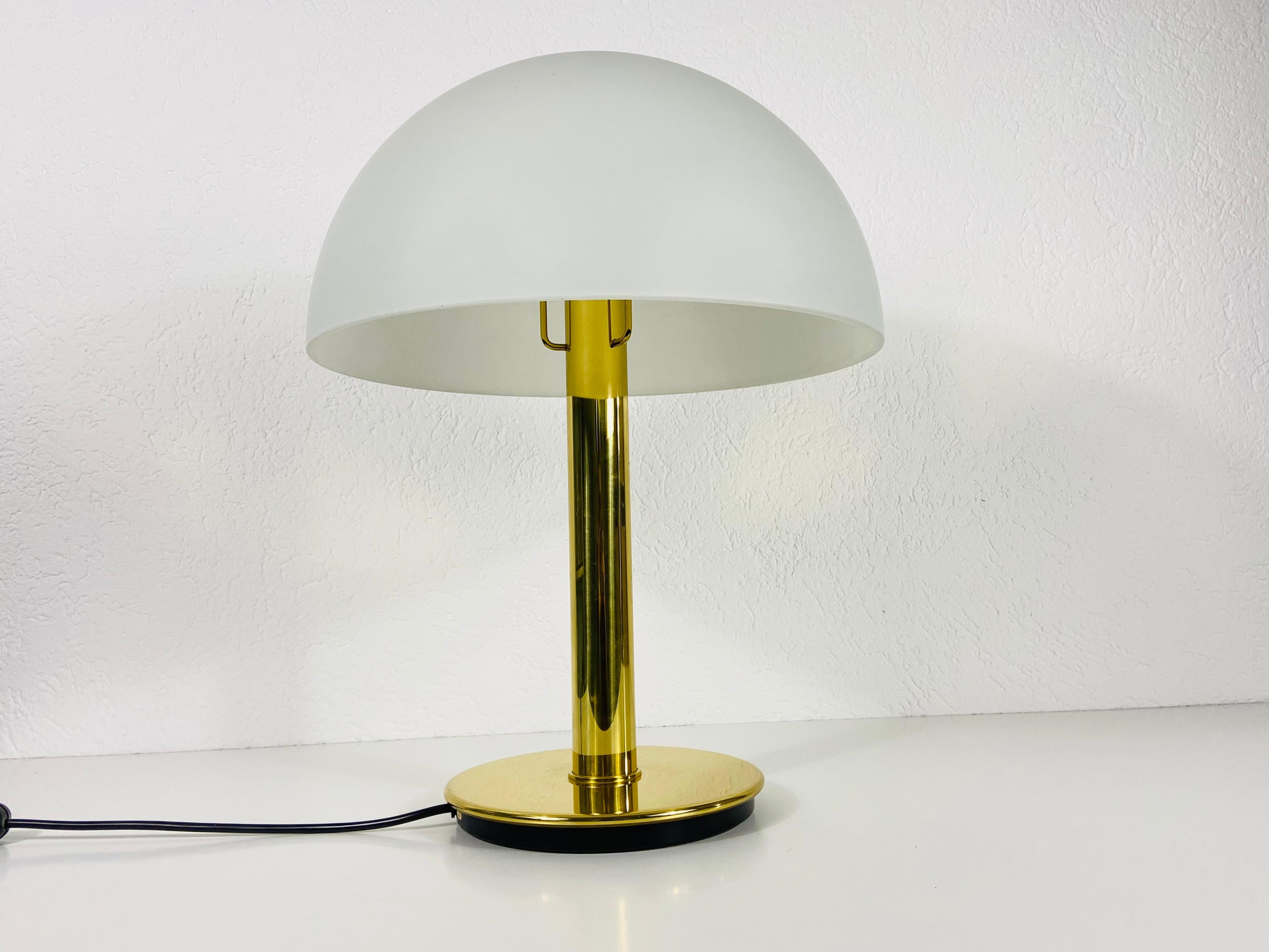 An German table lamp made in the 1960s. Made by solid brass.

The light requires one E27 light bulb. Good vintage condition.

Free worldwide shipping.