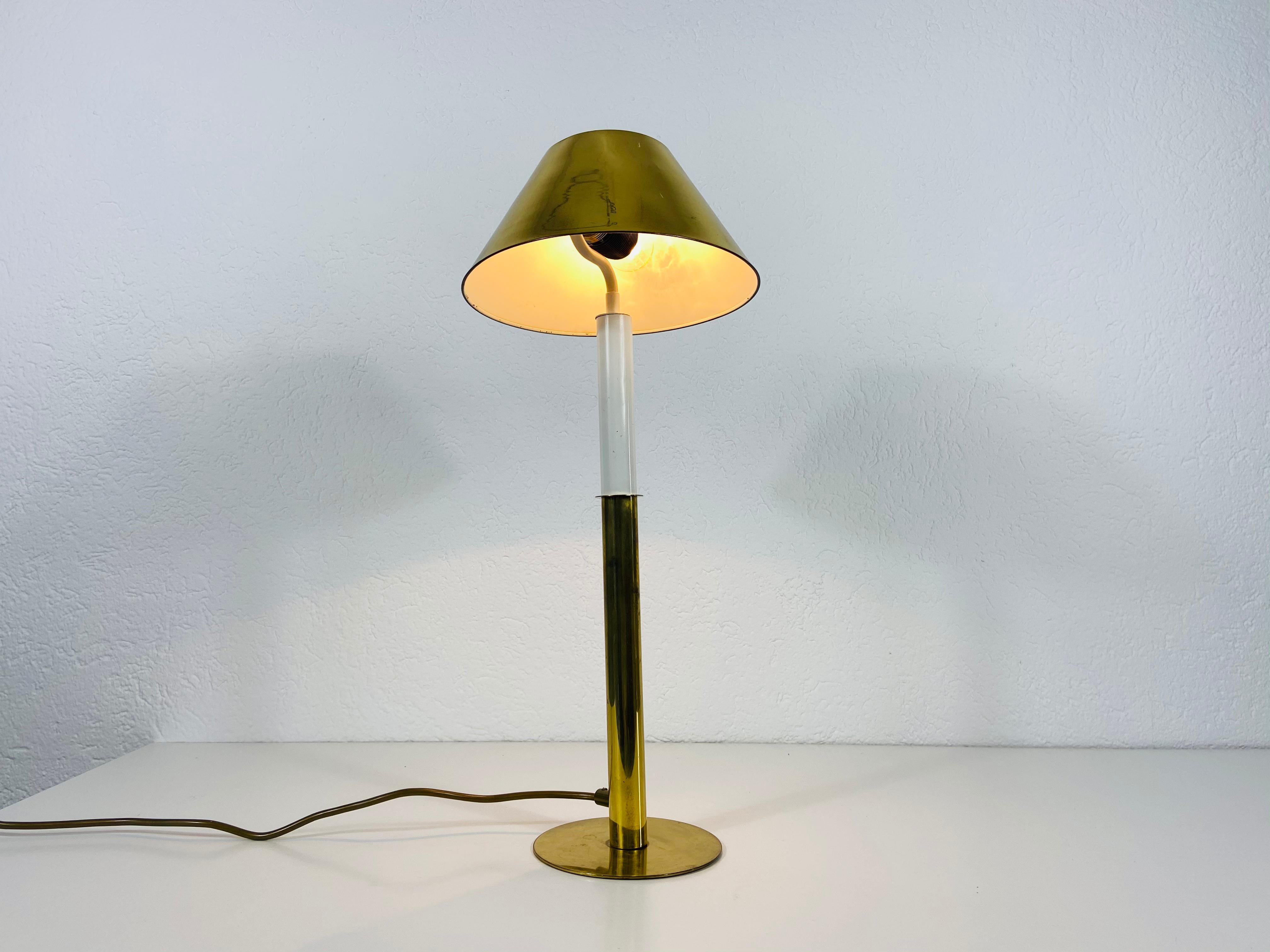 An German table lamp made in the 1960s. Made by solid brass. 

The light requires one E27 light bulb. Good vintage condition.

Free worldwide shipping.