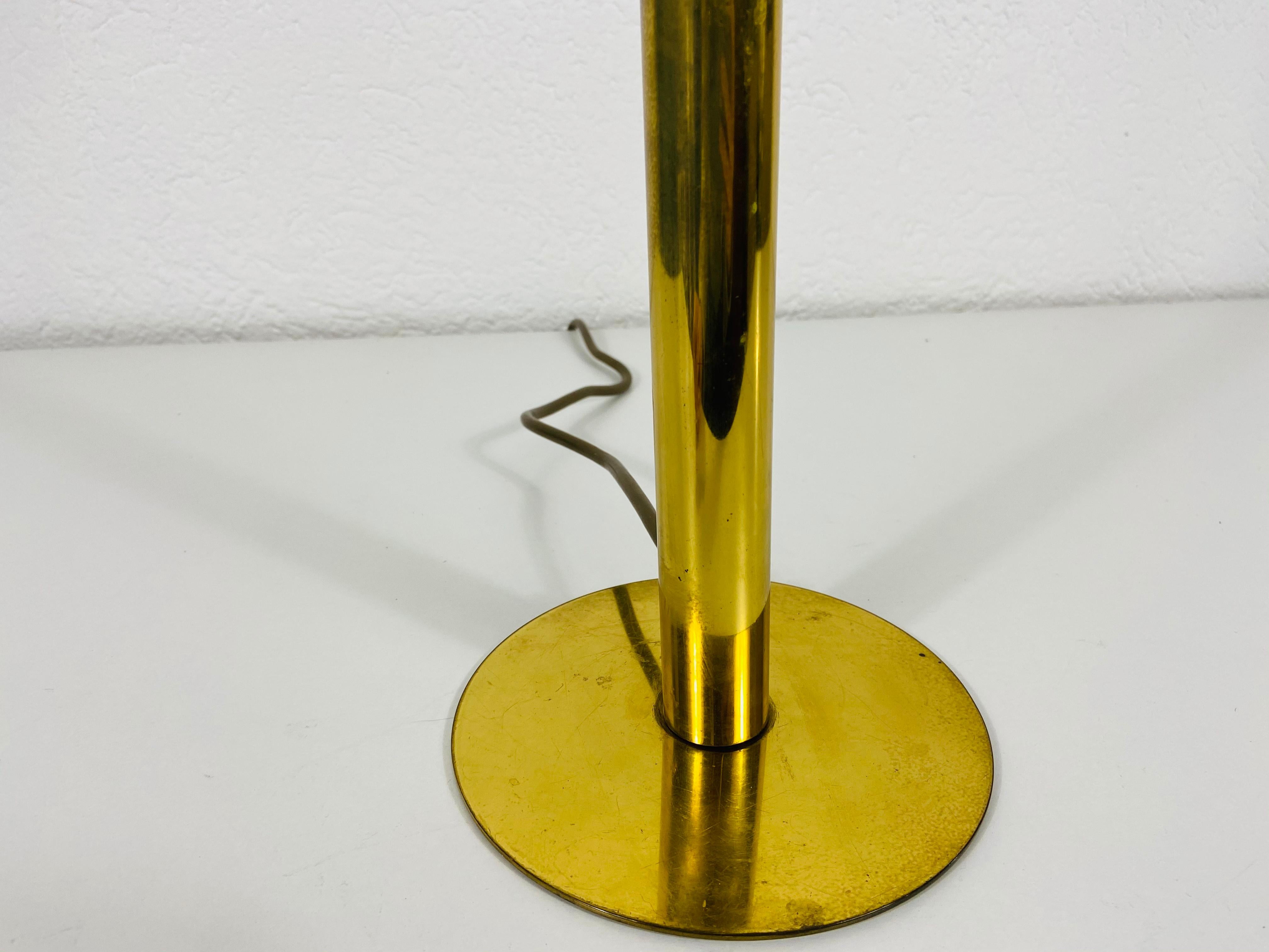 German Midcentury Solid Brass Table Lamp by Vereinigte Werkstätte, 1960s For Sale 1