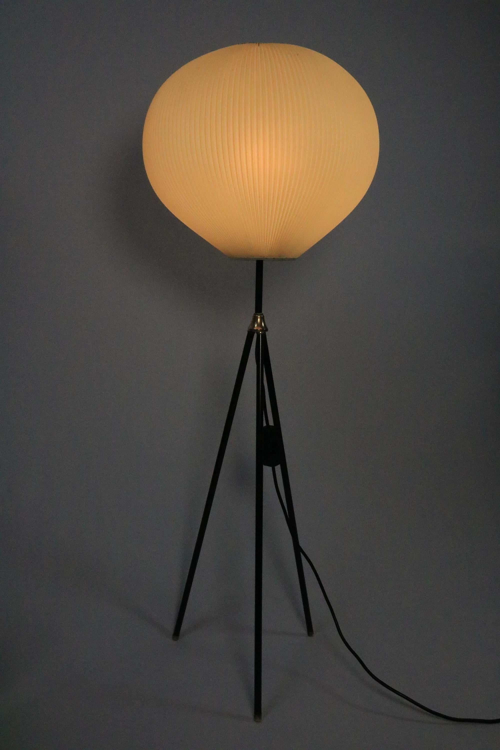 German Midcentury Tripod Floor Lamp, Pleated Lampshade, 50s 60s In Good Condition For Sale In Berlin, BE