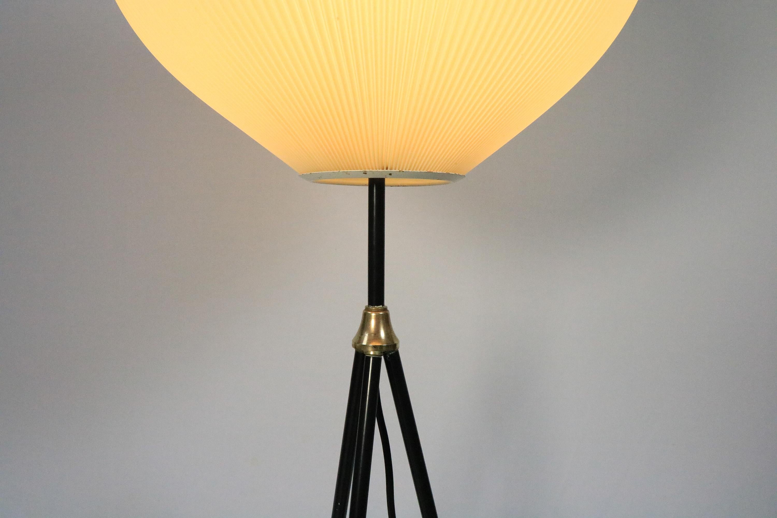 German Midcentury Tripod Floor Lamp, Pleated Lampshade, 50s 60s For Sale 1