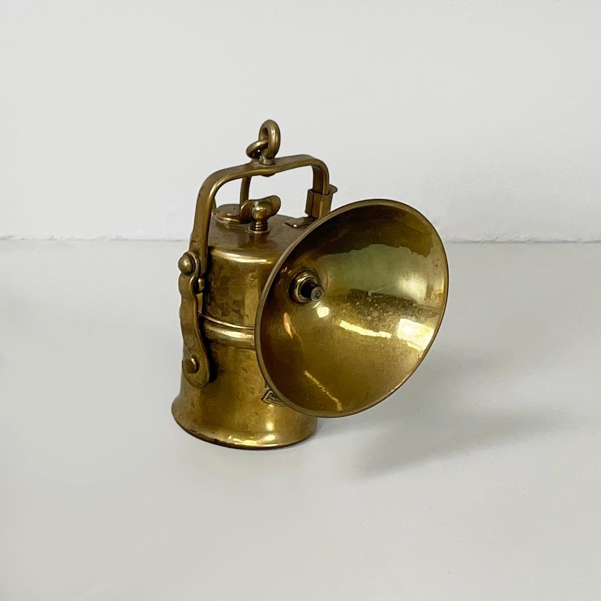 Germany miner's lantern in brass, late 1800s-early 1900s
Miner's lantern with round brass base. At the top there is a hook to hang or transport the lamp. On the front there is a domed part where the light was positioned.
Late 1800-early 1900s.