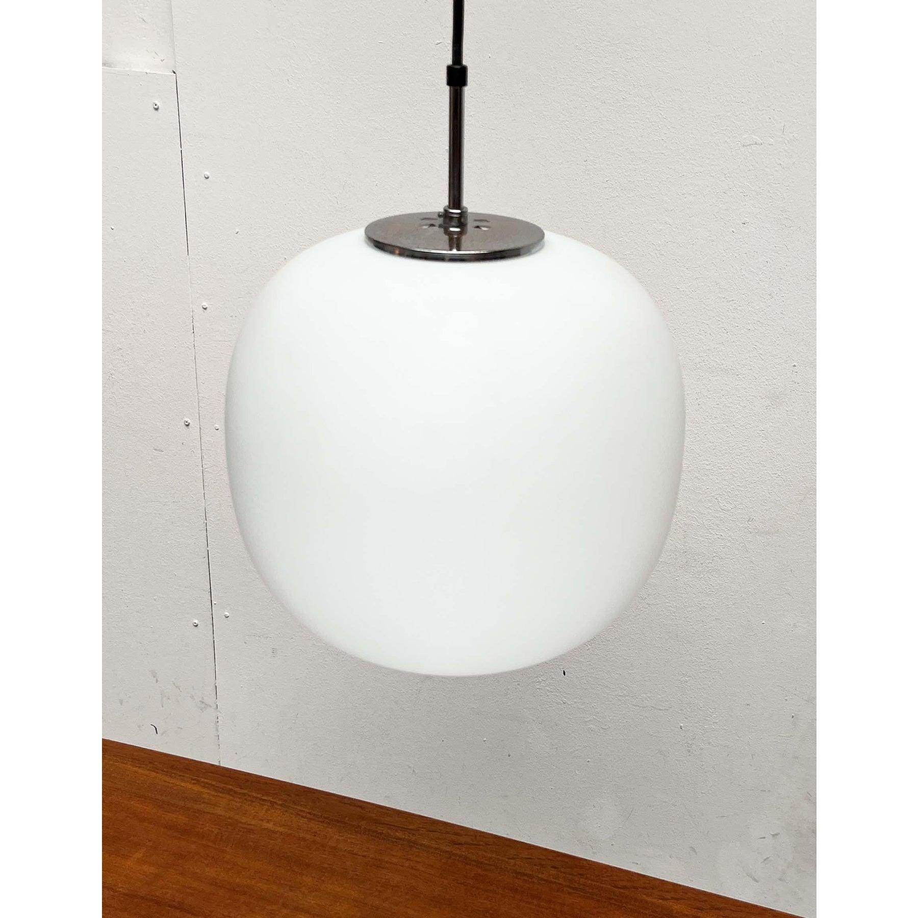 Lampe suspendue minimaliste allemande en verre Ball and Ball de Glashütte Limburg, années 1970 en vente 3