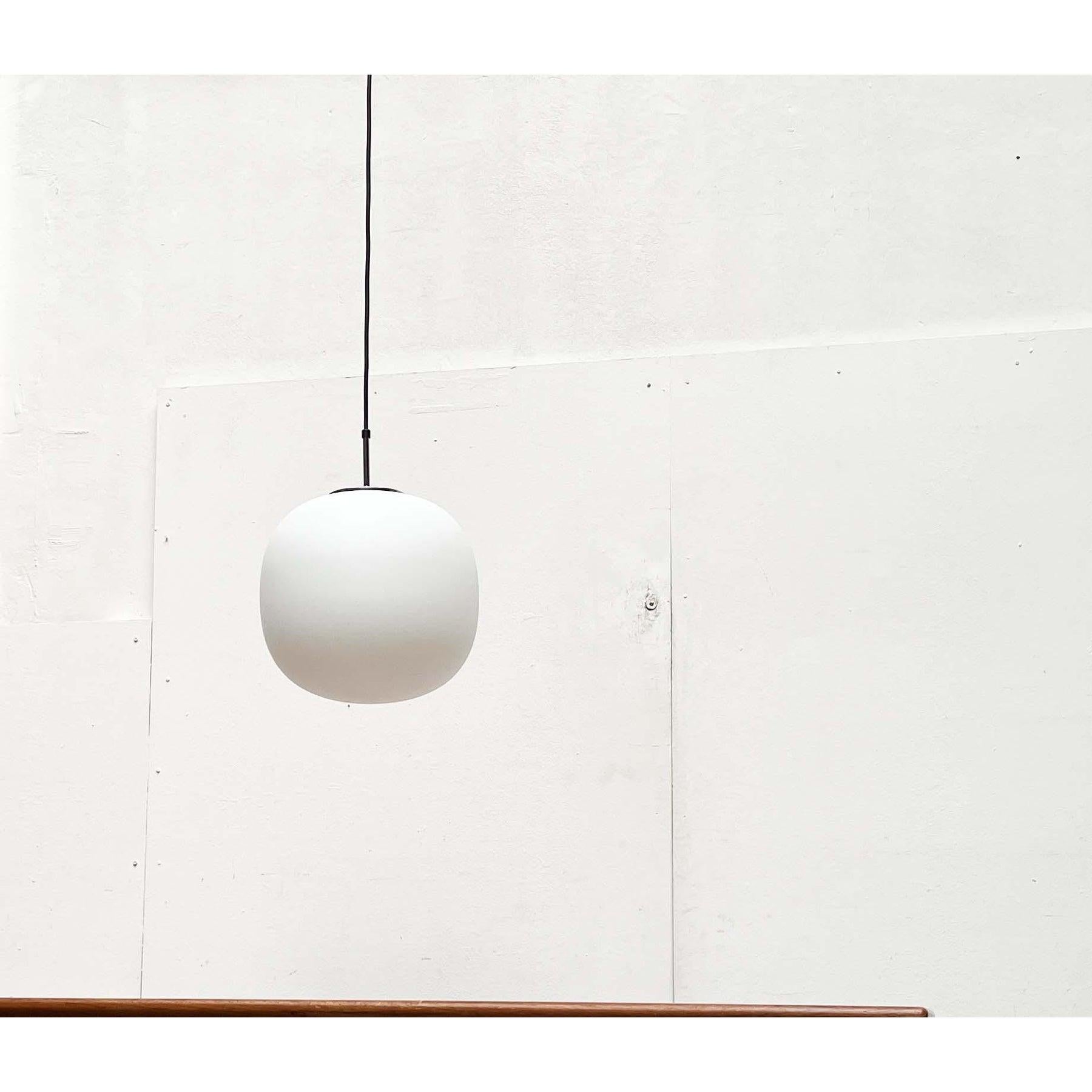 Lampe suspendue minimaliste allemande en verre Ball and Ball de Glashütte Limburg, années 1970 en vente 4
