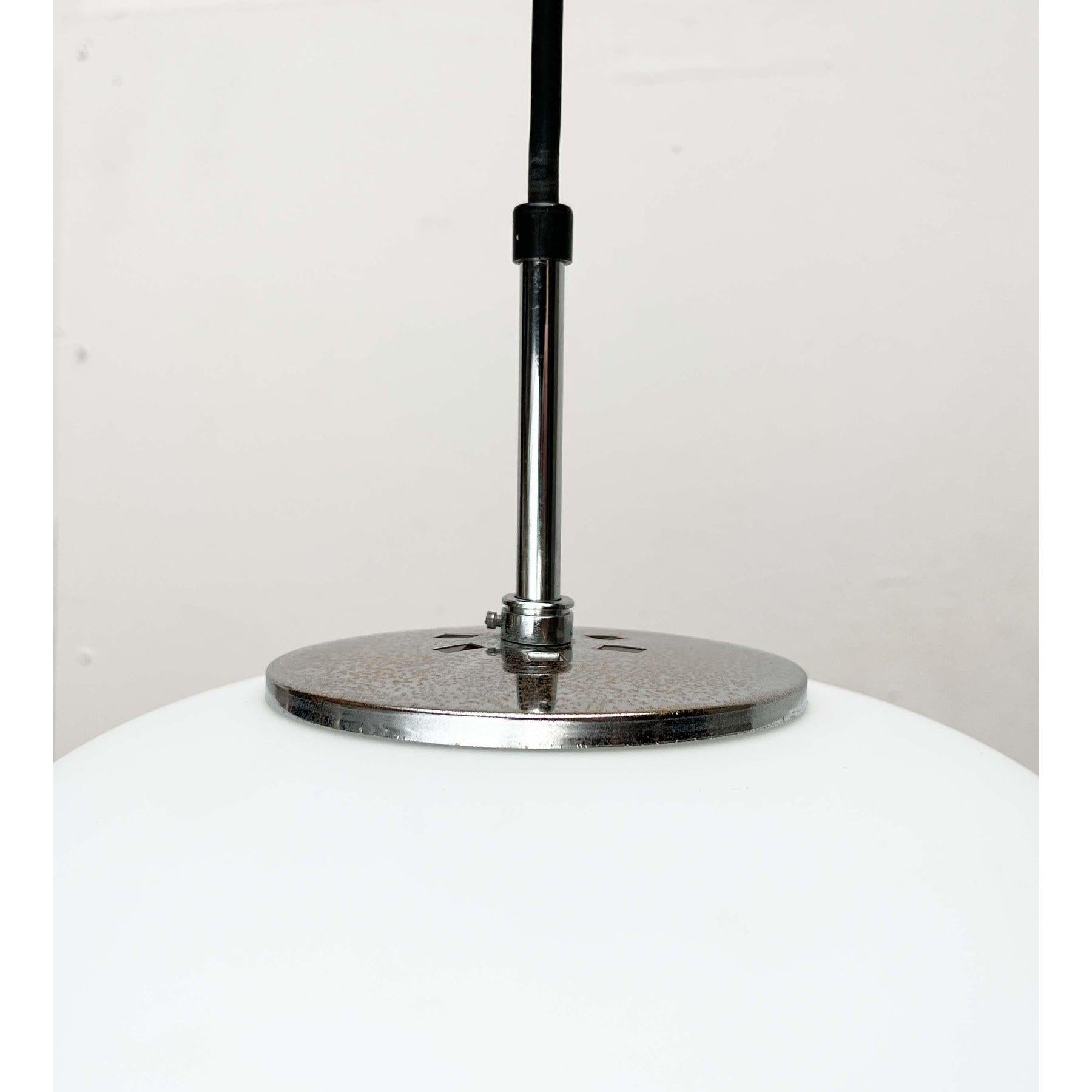 Lampe suspendue minimaliste allemande en verre Ball and Ball de Glashütte Limburg, années 1970 en vente 10