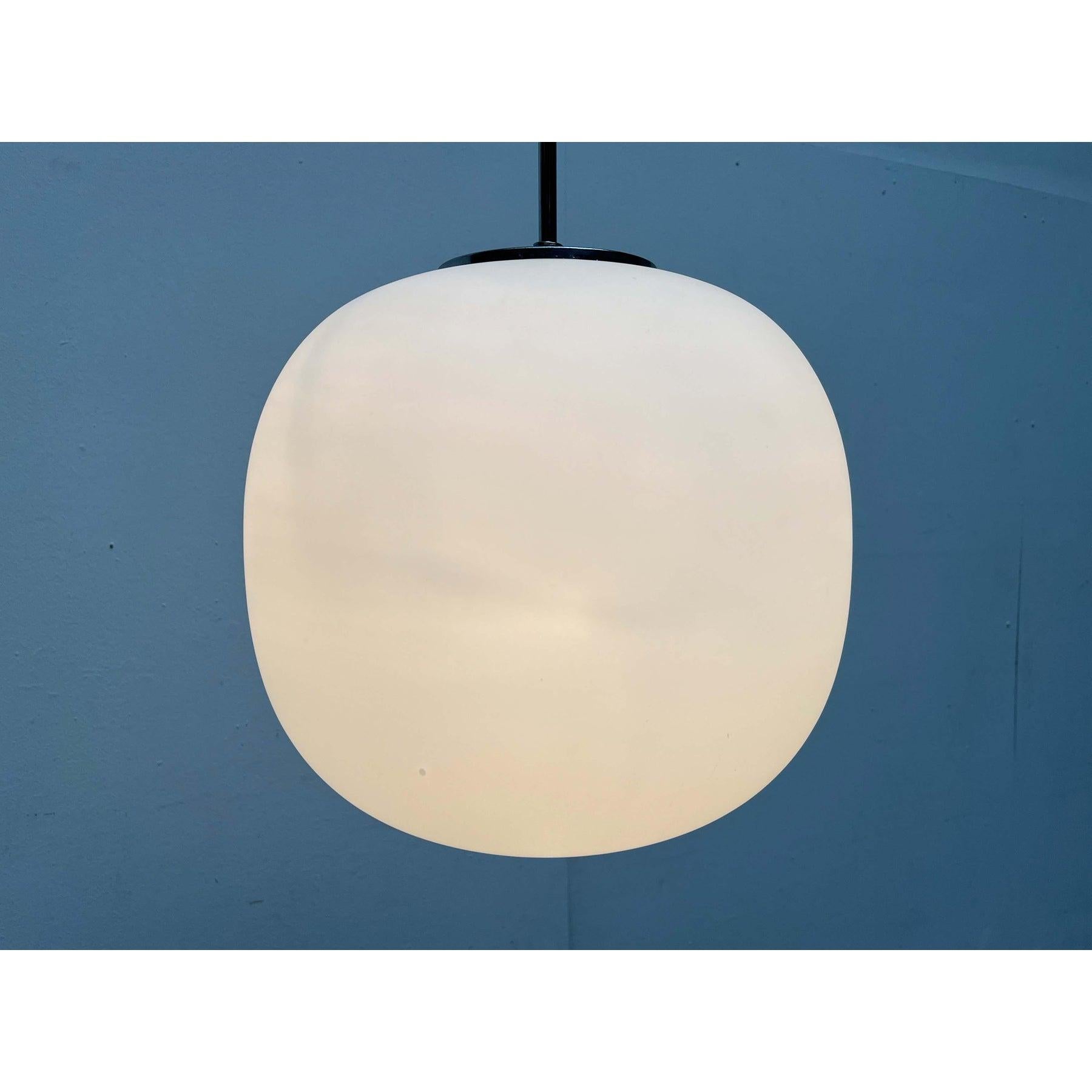 Verre Lampe suspendue minimaliste allemande en verre Ball and Ball de Glashütte Limburg, années 1970 en vente