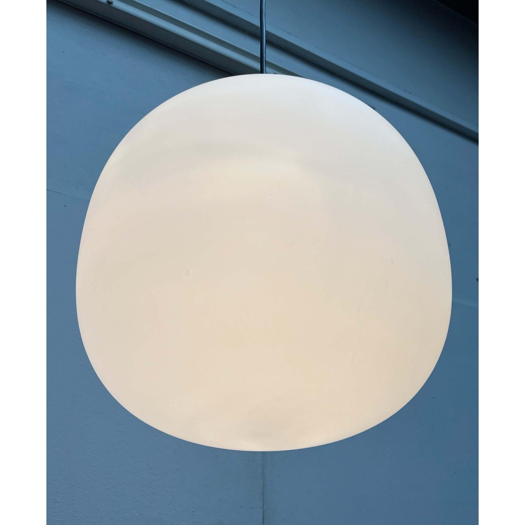Lampe suspendue minimaliste allemande en verre Ball and Ball de Glashütte Limburg, années 1970 en vente 2