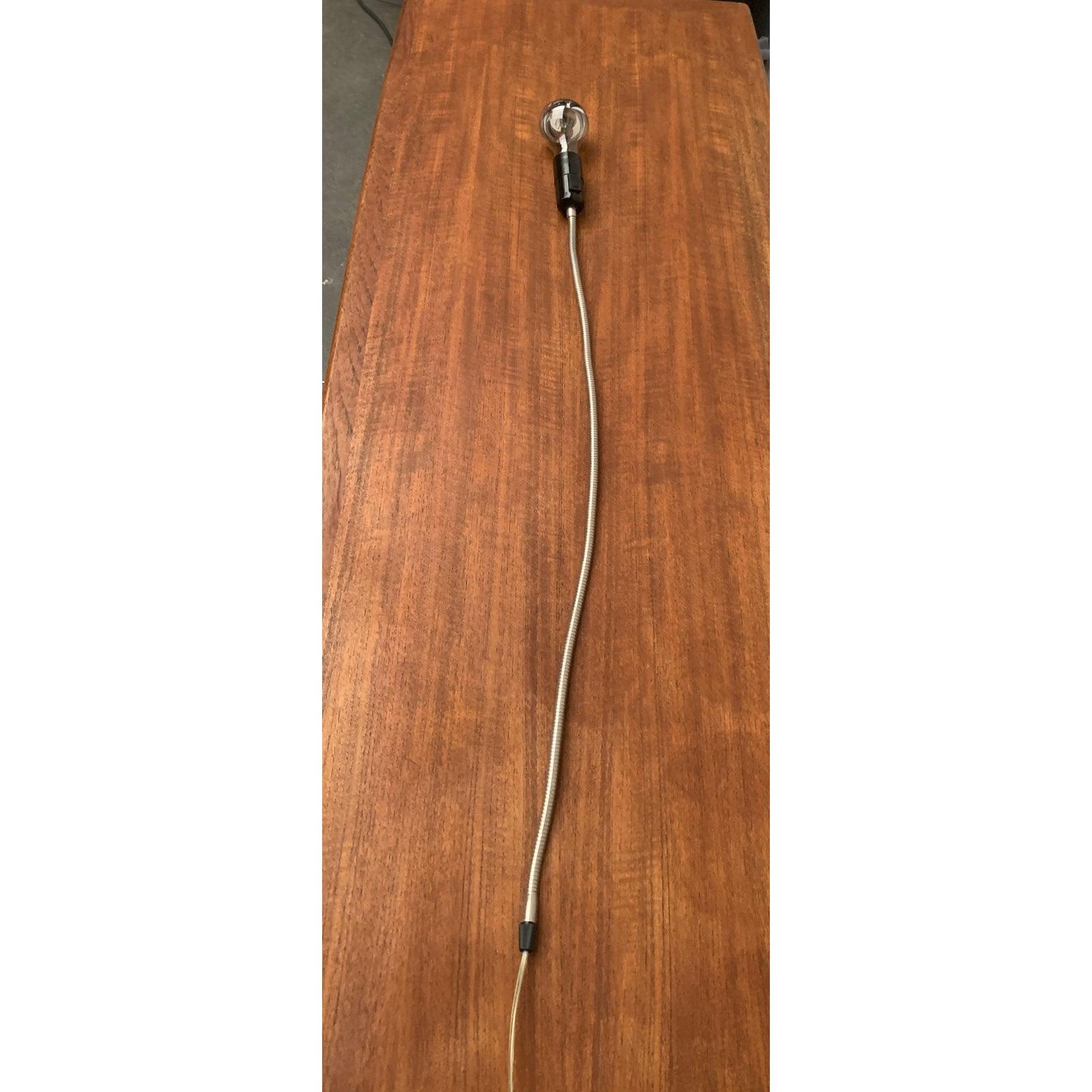 Lámpara de sobremesa minimalista alemana Lightworm de Walter Schnepel, principios de la década de 2000 en venta 4