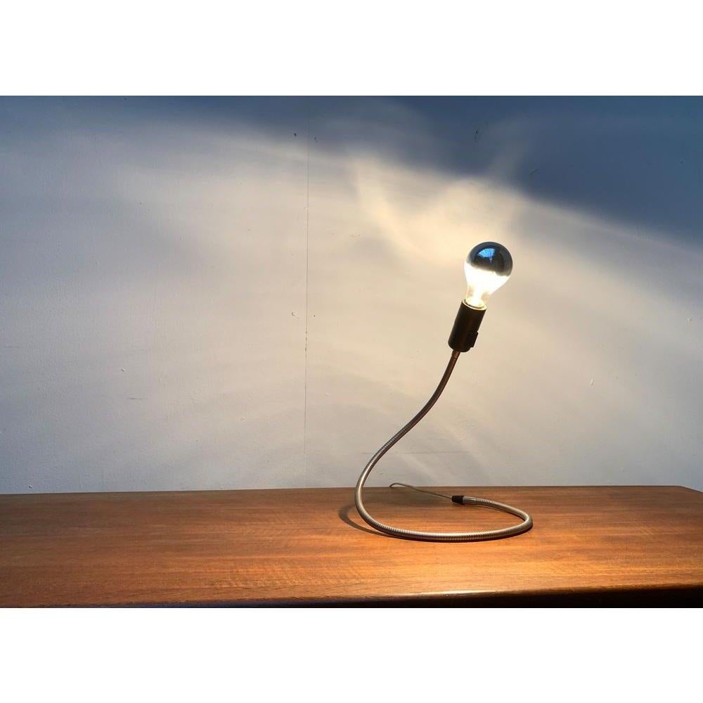 Lámpara de sobremesa minimalista alemana Lightworm de Walter Schnepel, principios de la década de 2000 en venta 6
