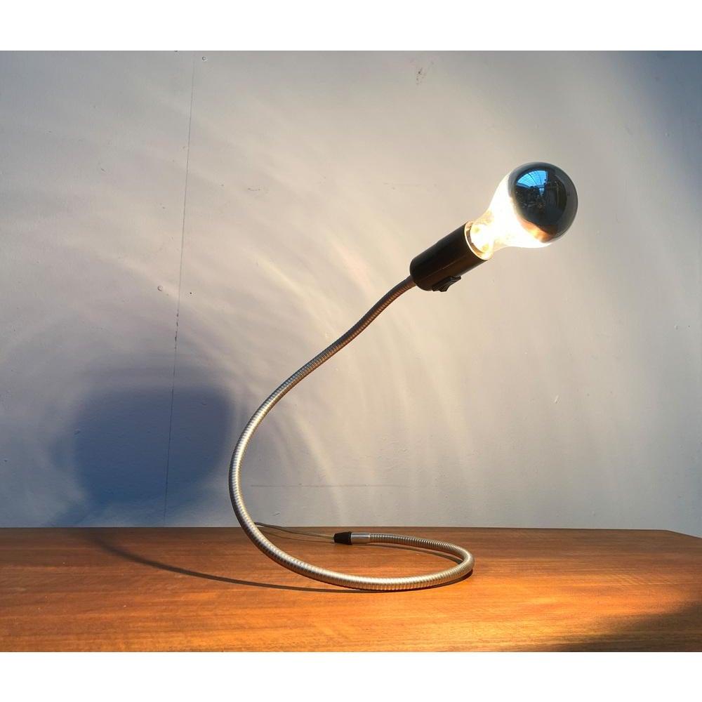 Lámpara de sobremesa minimalista alemana Lightworm de Walter Schnepel, principios de la década de 2000 en venta 3