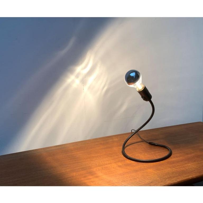 Lámpara de mesa alemana minimalista Lightworm de Walter Schnepel para Tecnolumen Alemán en venta